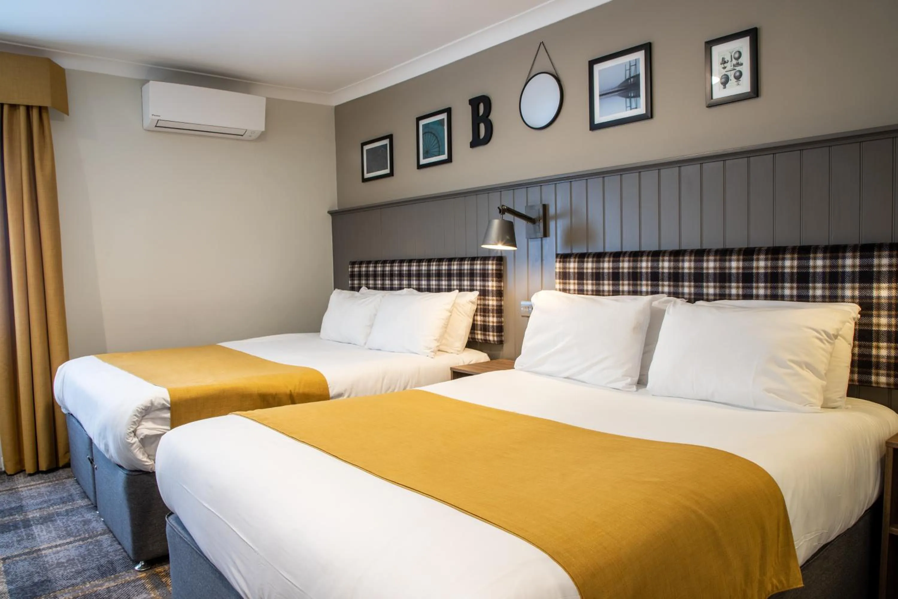 Bed in Almondsbury Inn & Lounge