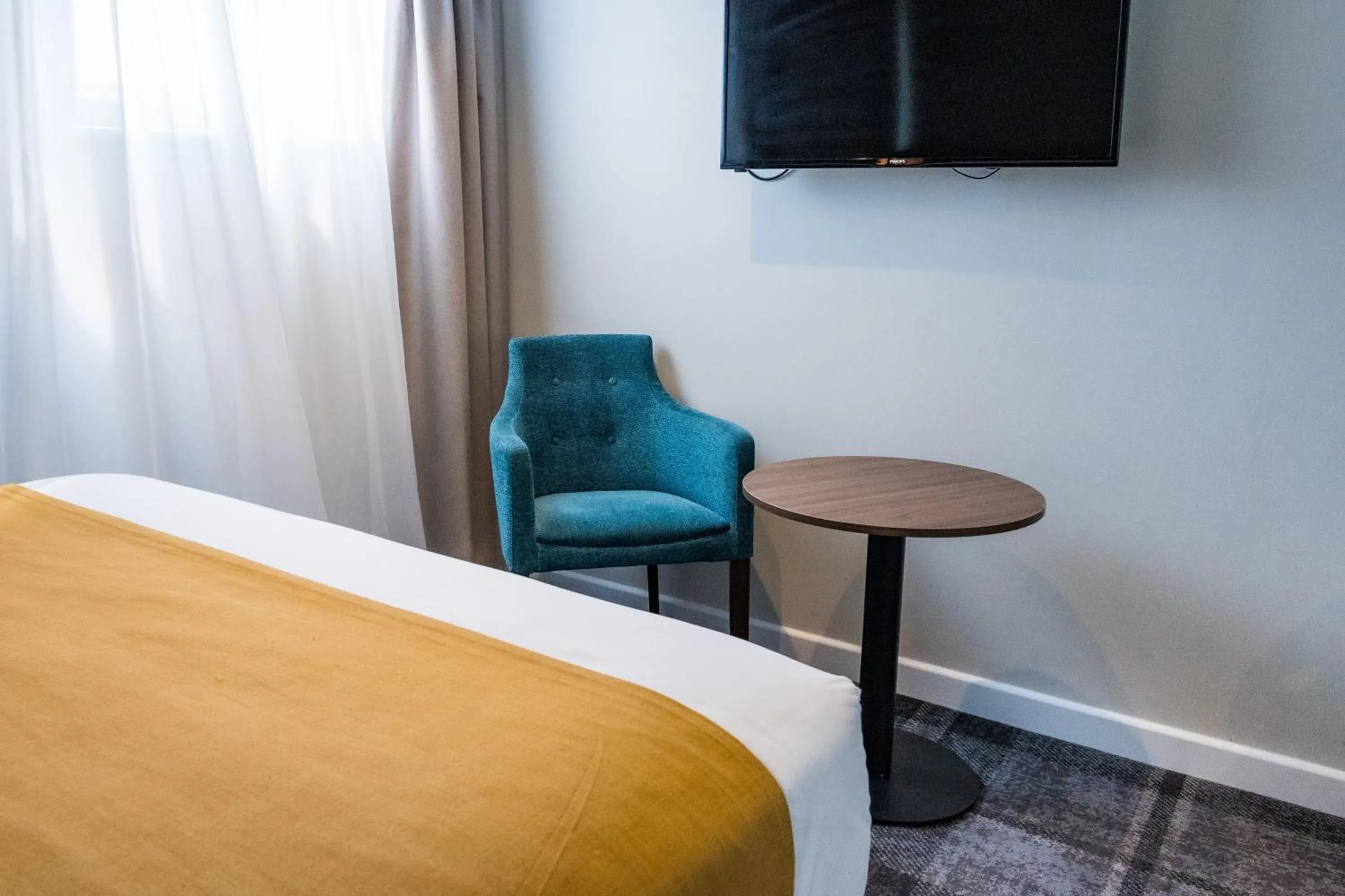 Seating area, Bed in Almondsbury Inn & Lounge