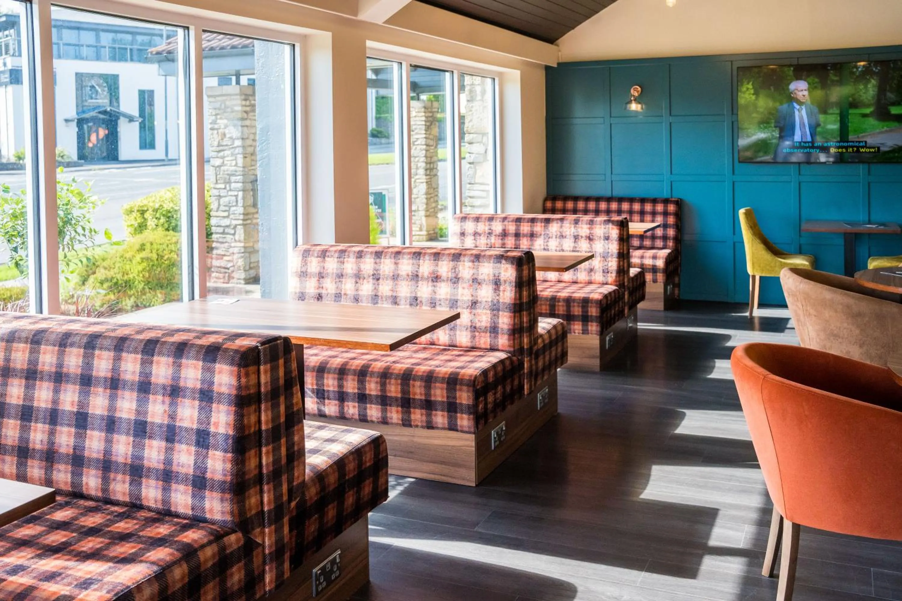 Lounge or bar in Almondsbury Inn & Lounge