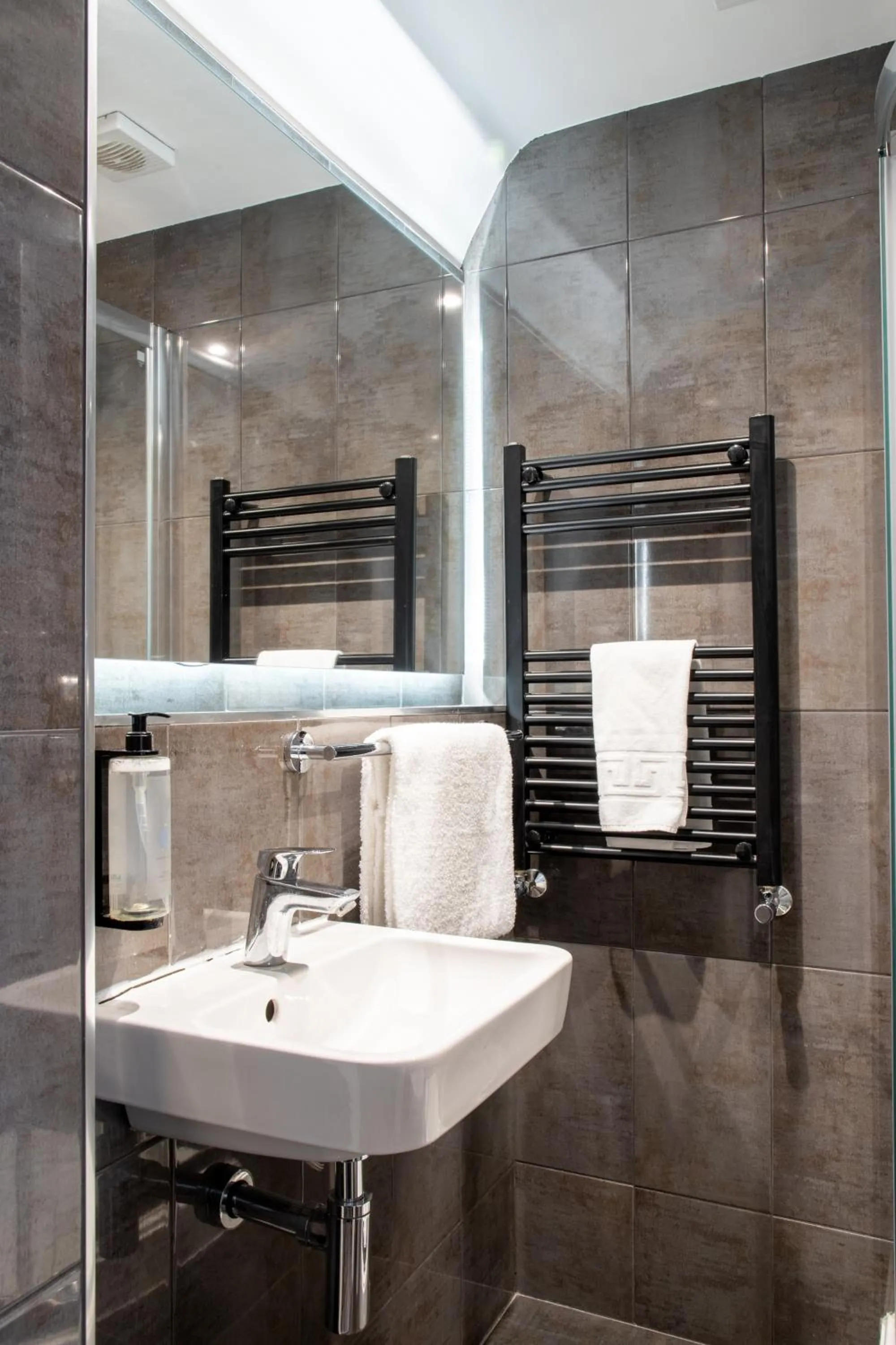 Bathroom in Almondsbury Inn & Lounge