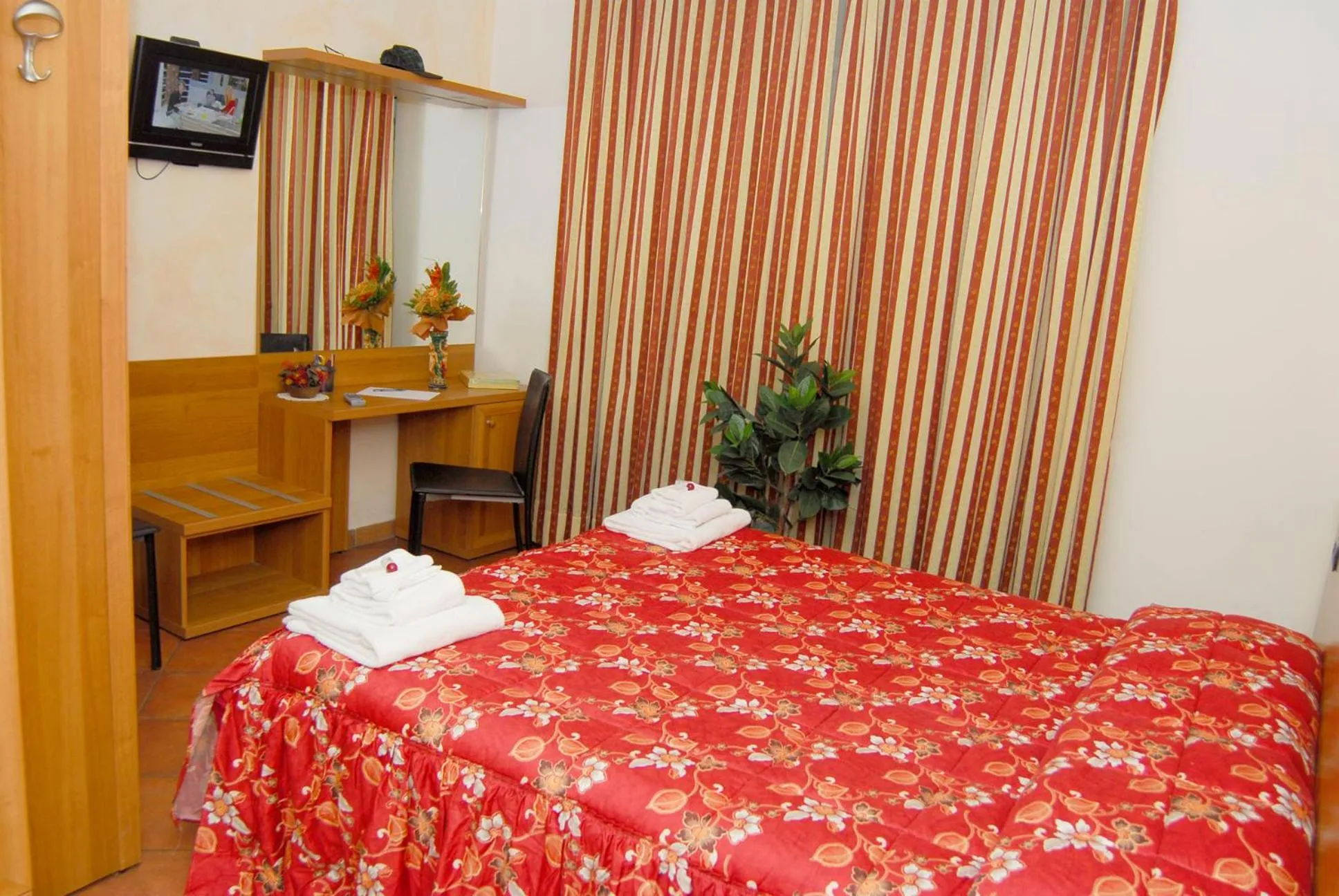 Photo of the whole room, Bed in Hotel Chopin