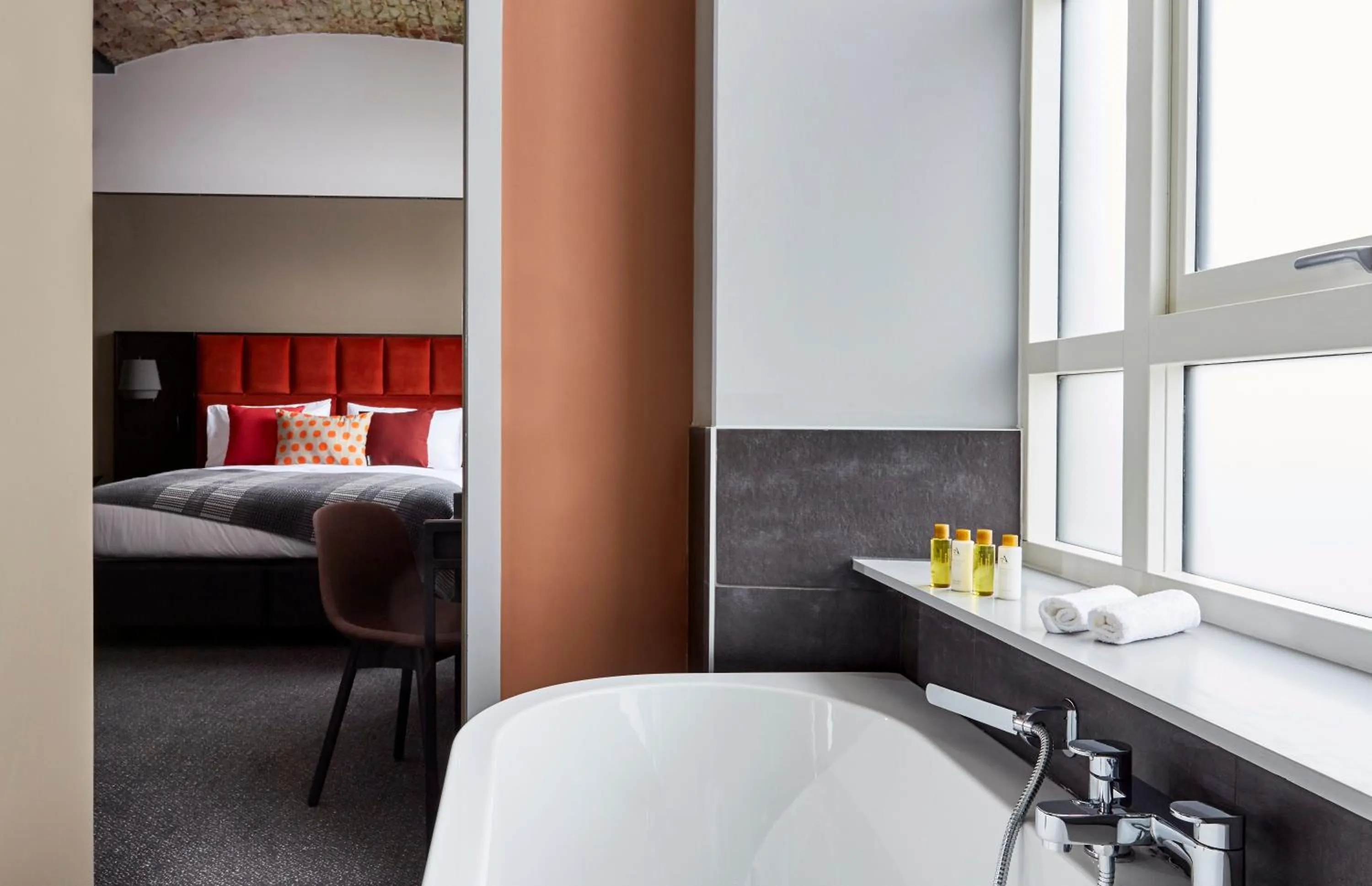 Bathroom, Bed in Hotel Indigo - Dundee by IHG