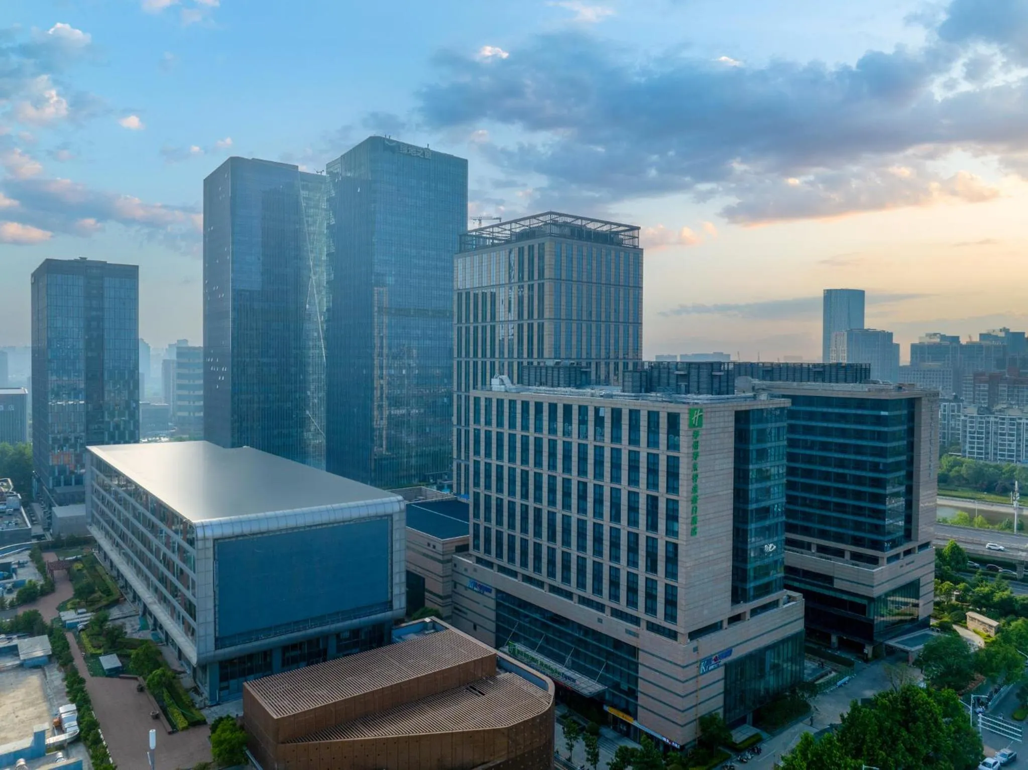 Property building in Holiday Inn Express Zhengzhou Zhengdong by IHG