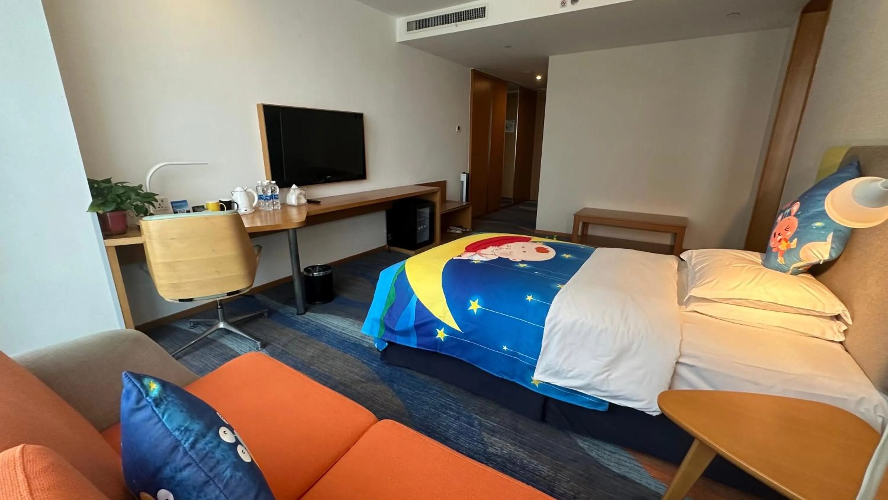 Photo of the whole room, Bed in Holiday Inn Express Zhengzhou Zhengdong by IHG