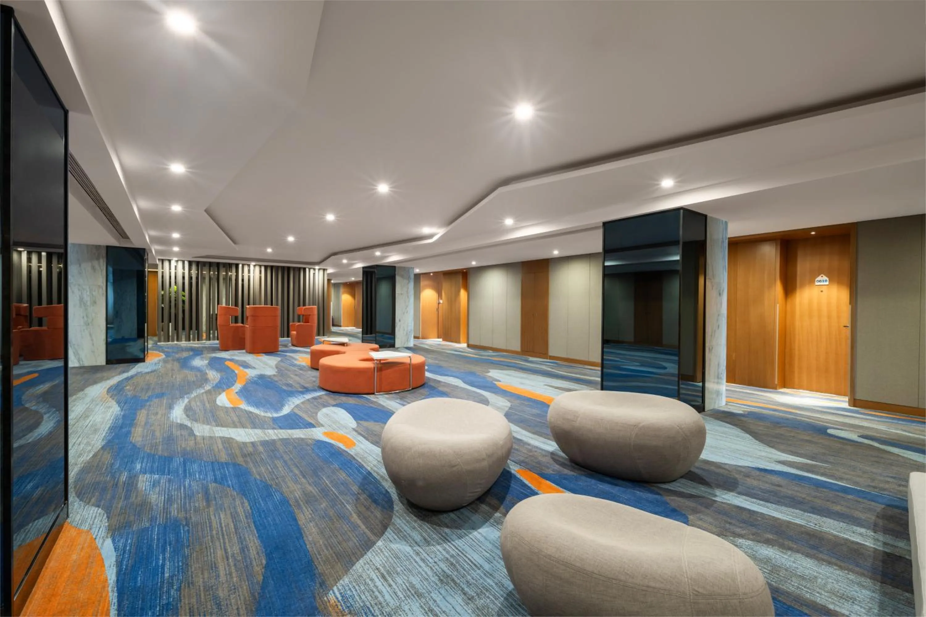 Lobby or reception in Holiday Inn Express Zhengzhou Zhengdong by IHG