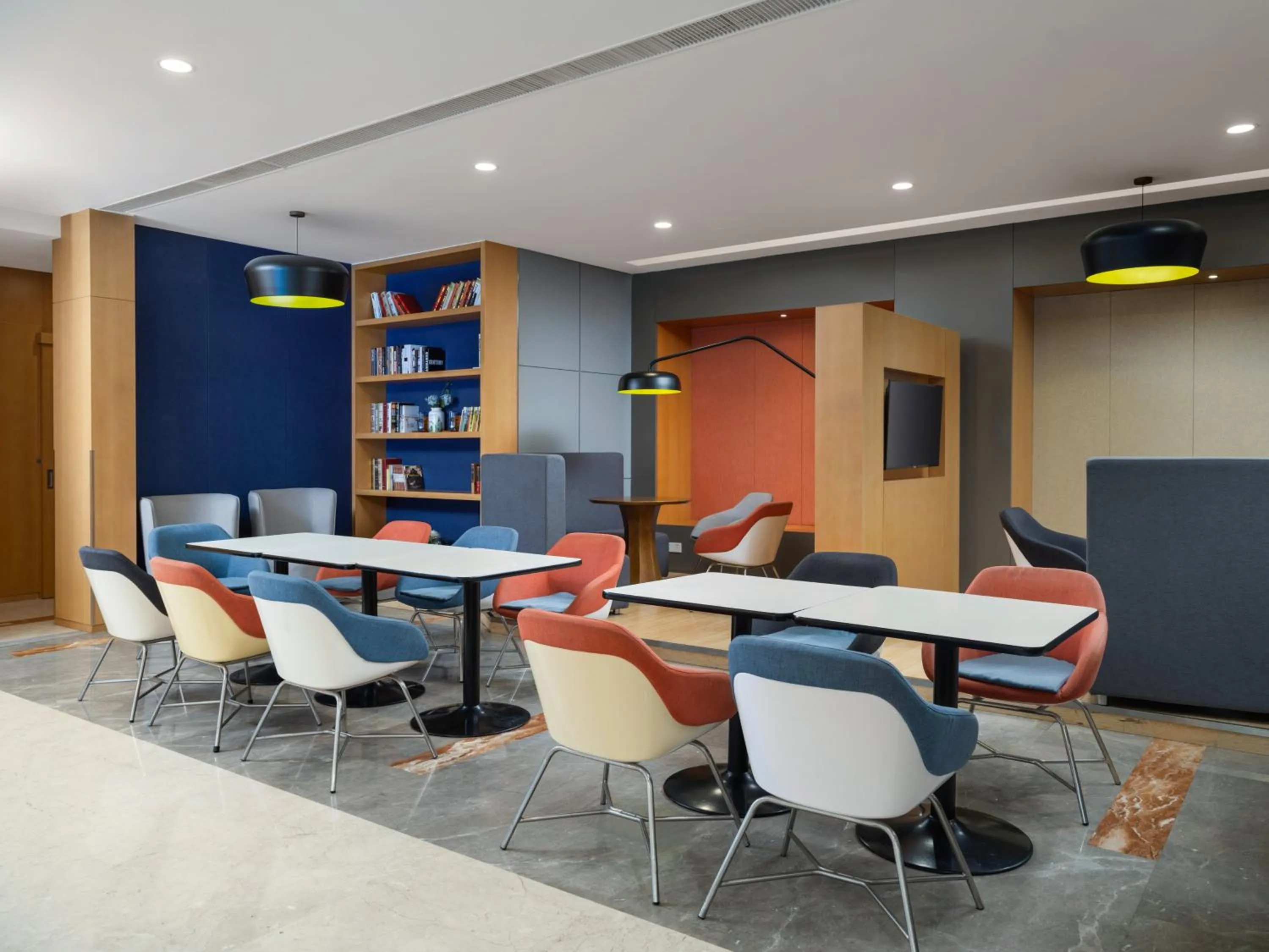 Restaurant/places to eat in Holiday Inn Express Zhengzhou Zhengdong by IHG