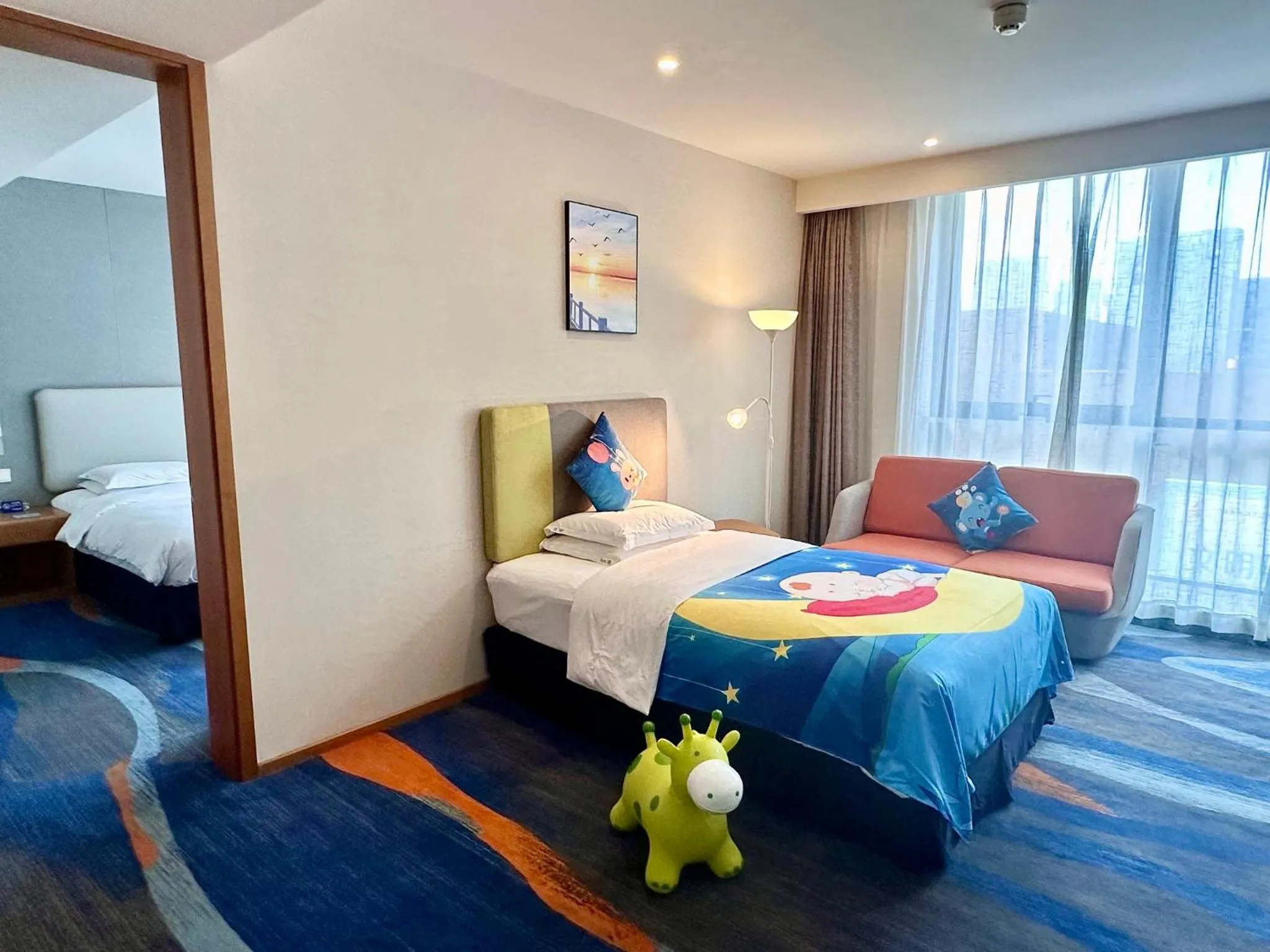 Photo of the whole room, Bed in Holiday Inn Express Zhengzhou Zhengdong by IHG