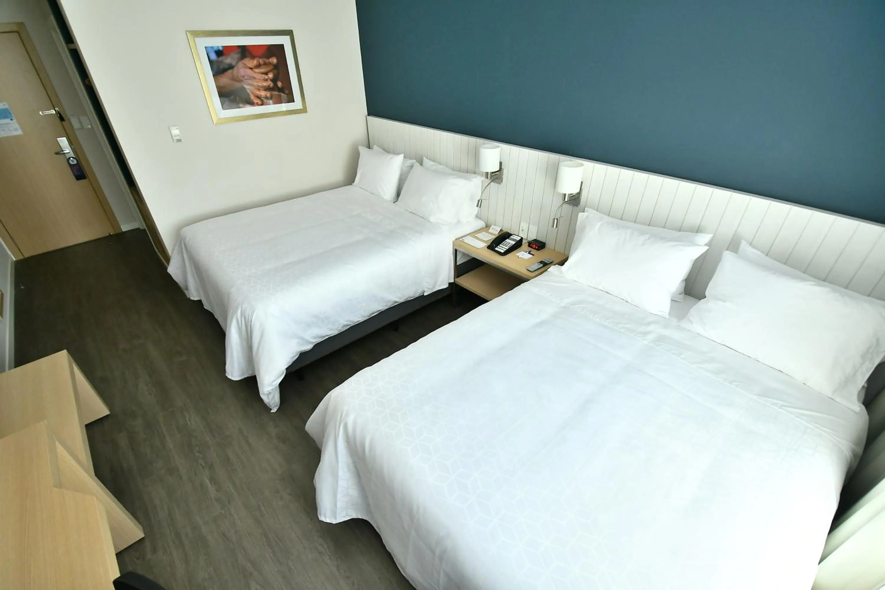 Bed in Holiday Inn Express Asuncion Aviadores by IHG