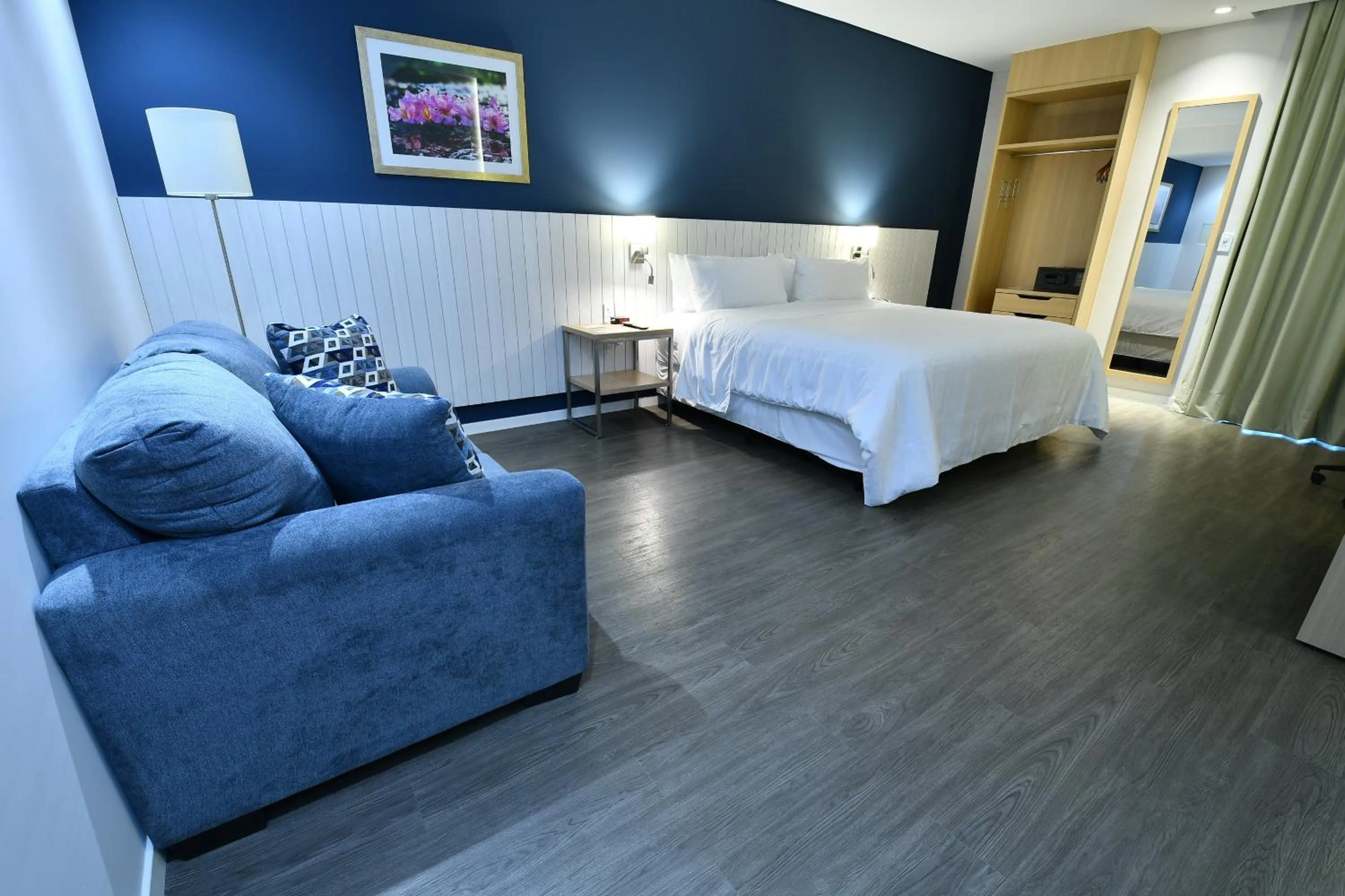 Photo of the whole room, Bed in Holiday Inn Express Asuncion Aviadores by IHG