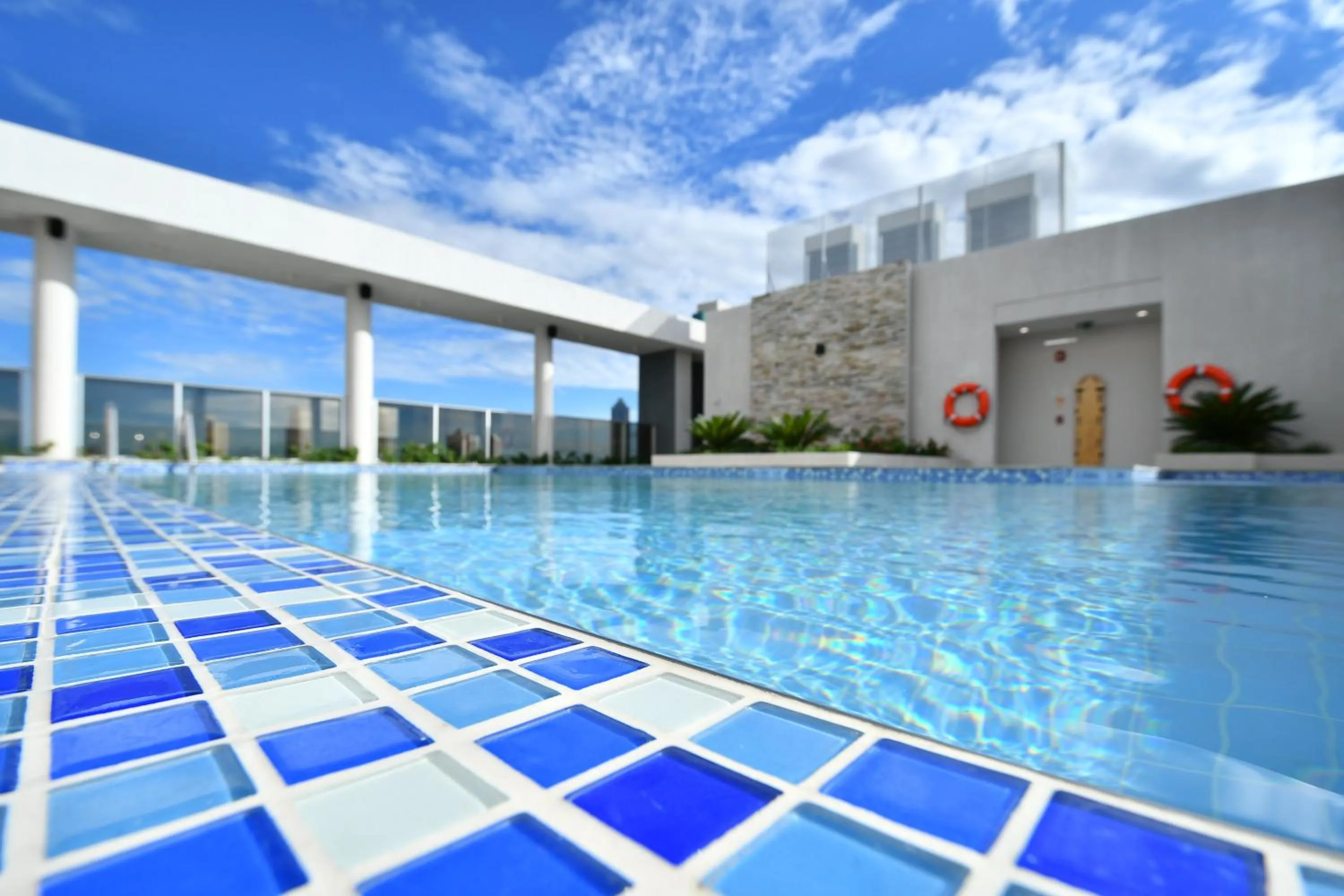 Swimming pool in Holiday Inn Express Asuncion Aviadores by IHG