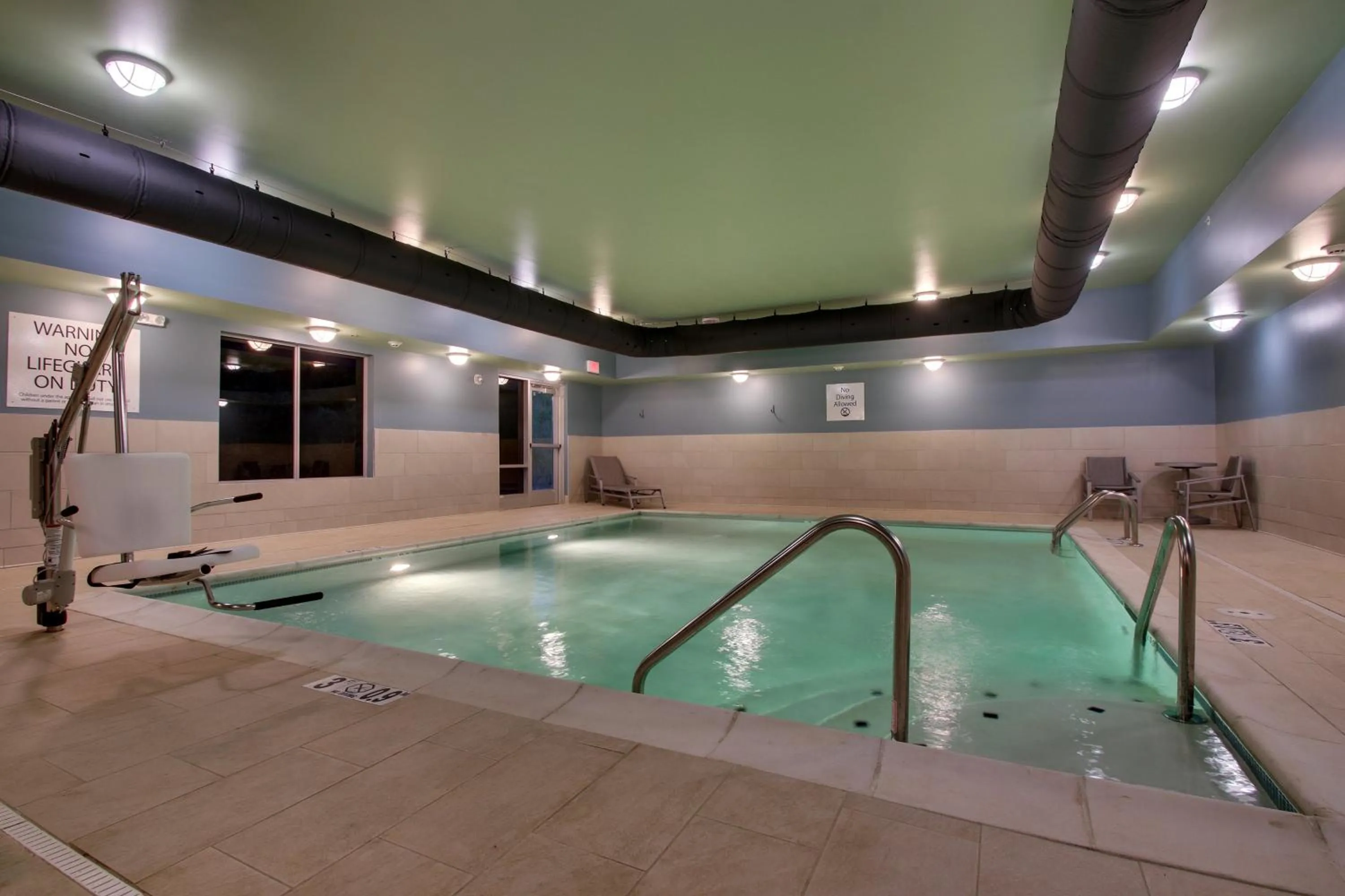 Swimming pool in Holiday Inn Express - Lexington East - Winchester by IHG