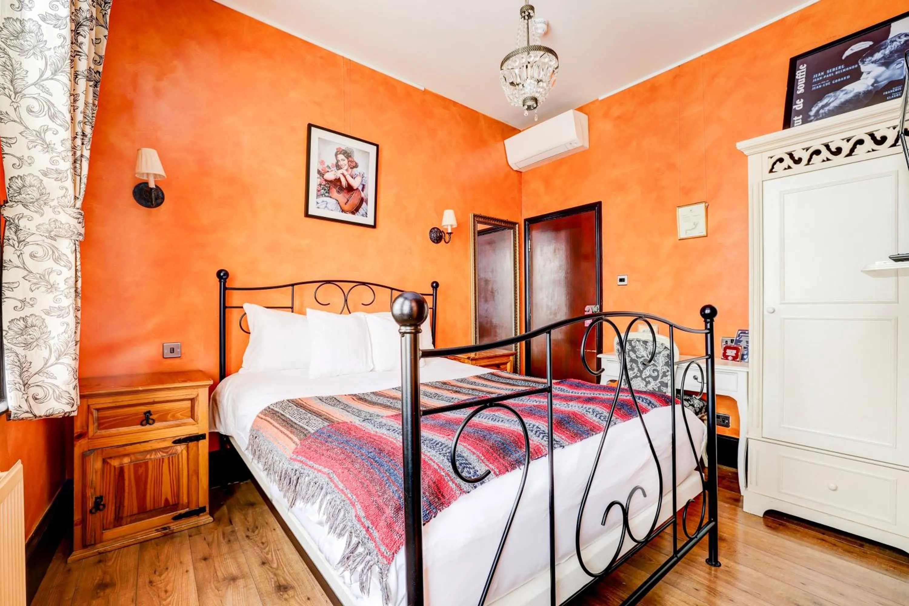 Bedroom, Bed in Church Street Hotel by Belvilla near The Oval London