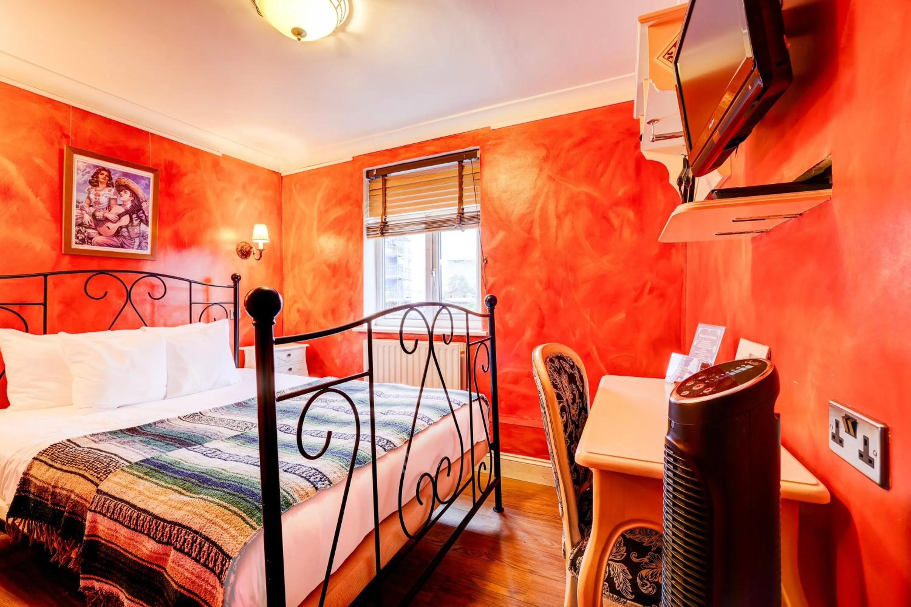 Bedroom, Bed in Church Street Hotel by Belvilla near The Oval London