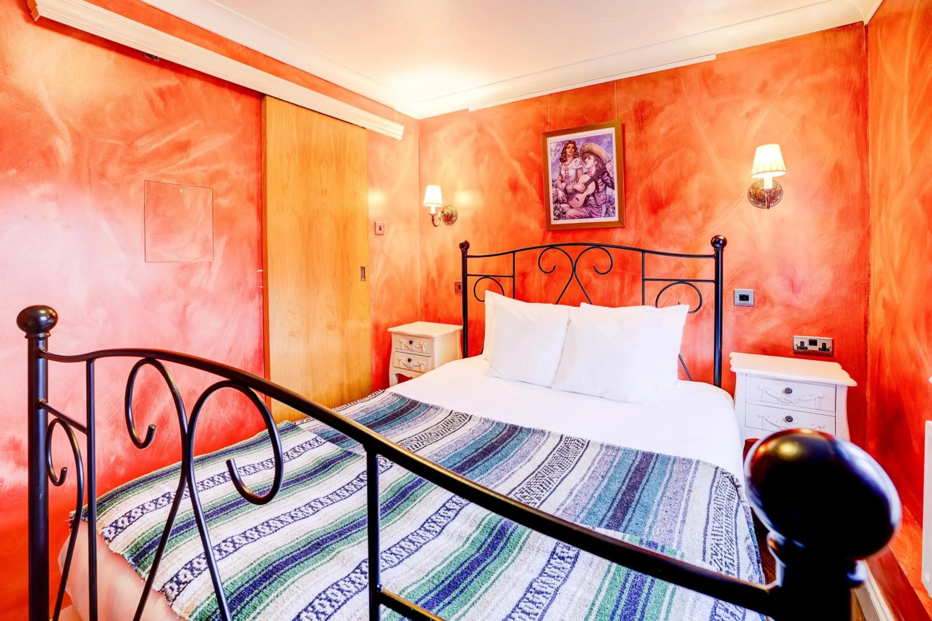 Bedroom, Bed in Church Street Hotel by Belvilla near The Oval London