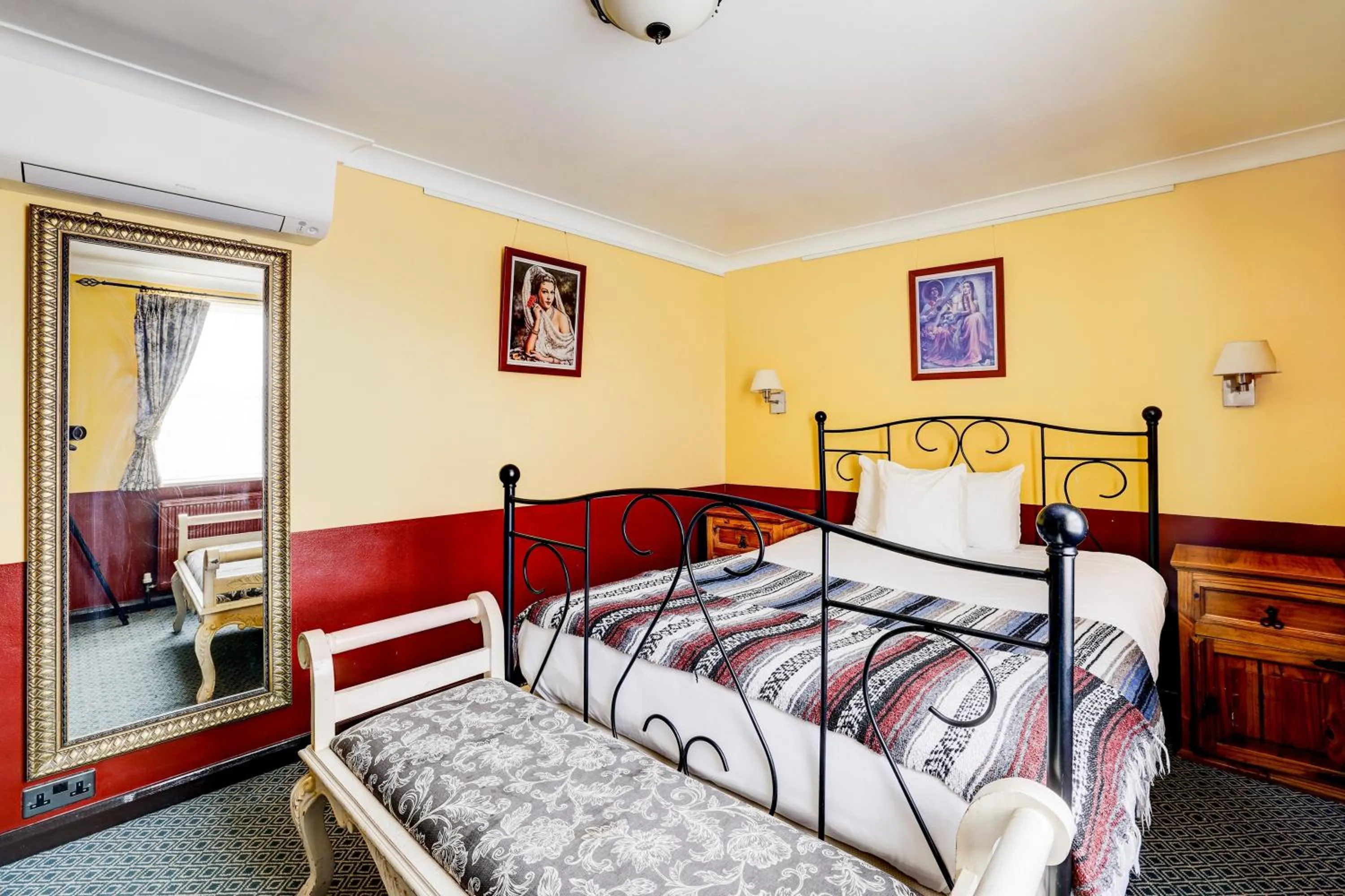 Bedroom, Bed in Church Street Hotel by Belvilla near The Oval London