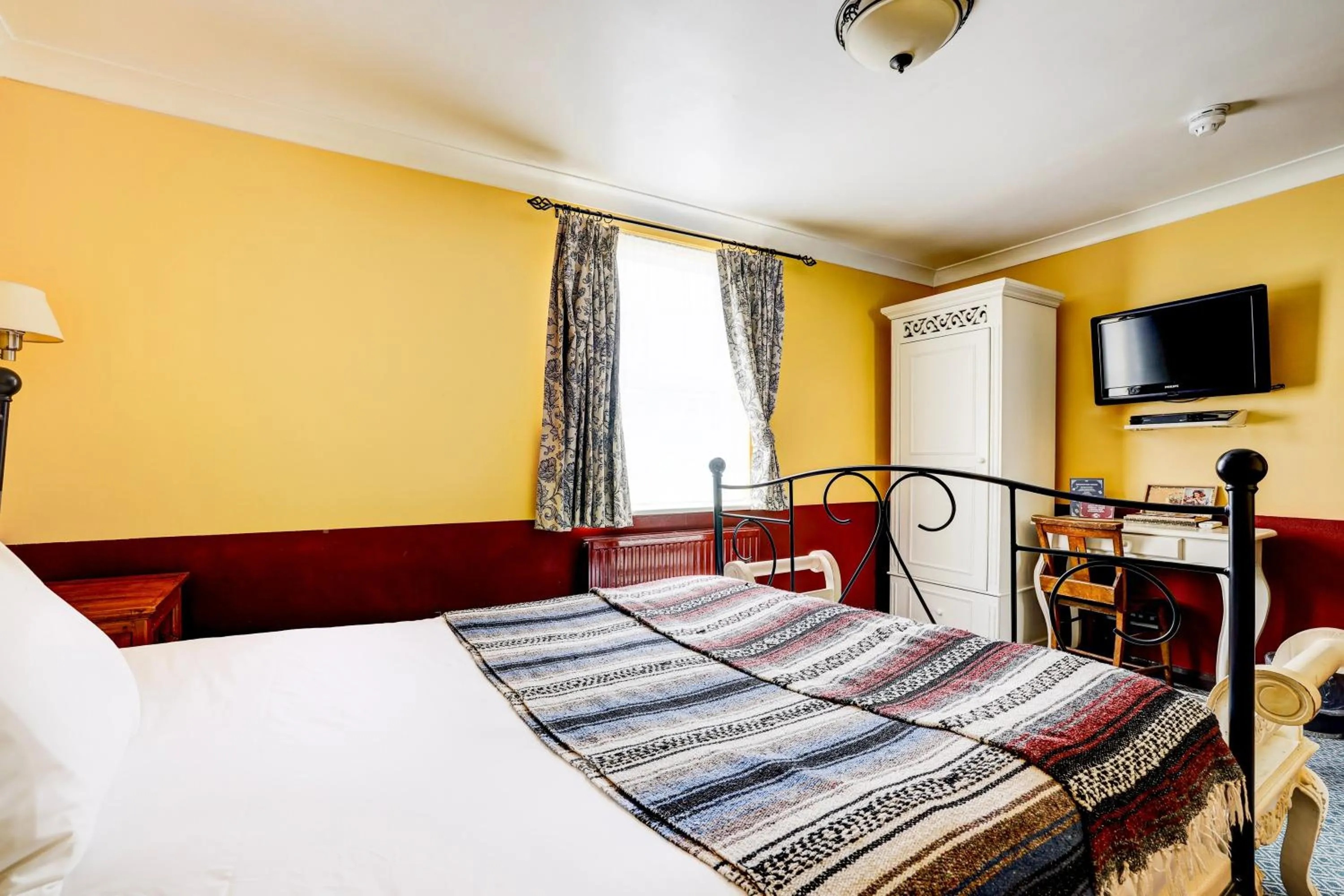 Photo of the whole room, Bed in Church Street Hotel by Belvilla near The Oval London