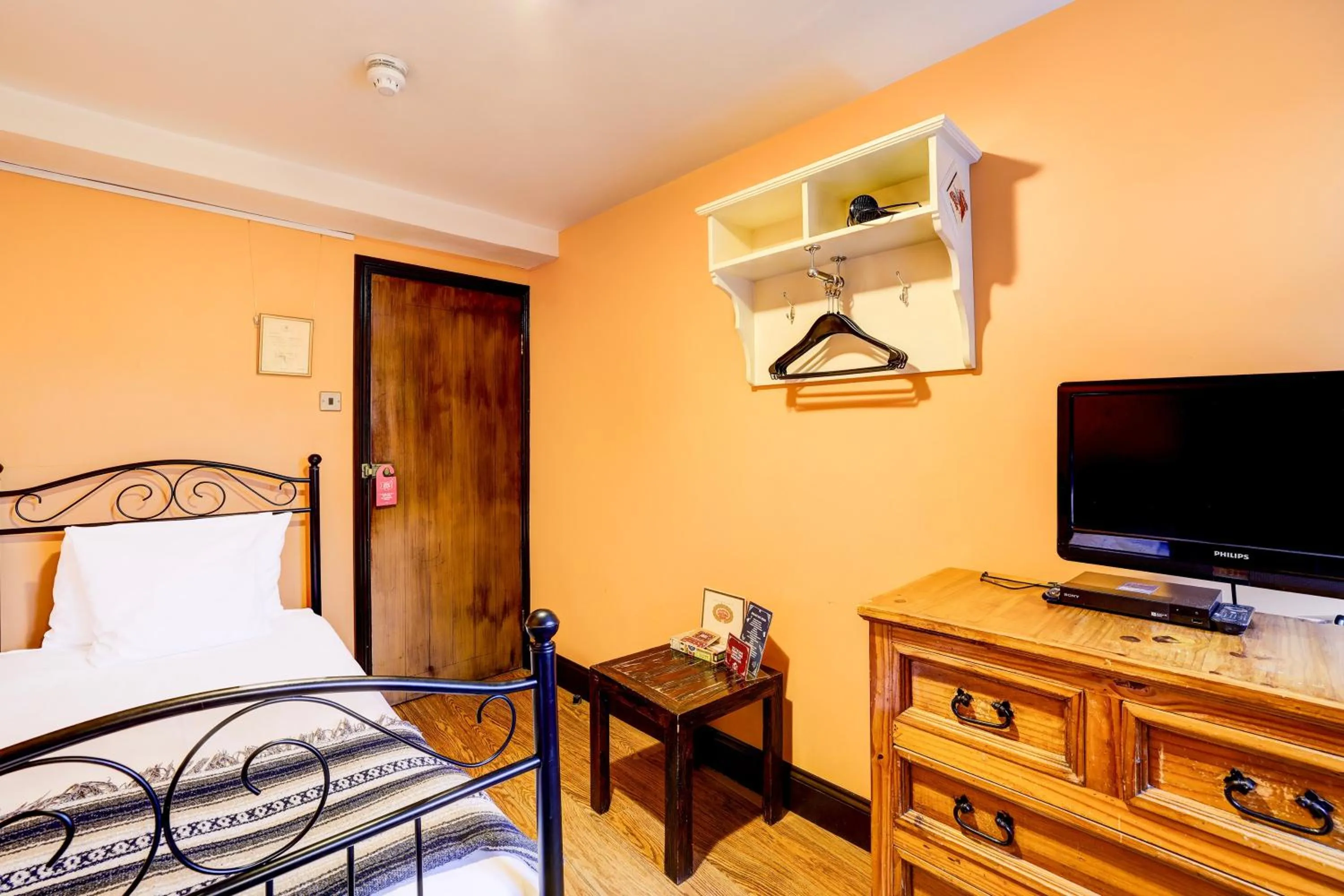 Bedroom, Bed in Church Street Hotel by Belvilla near The Oval London