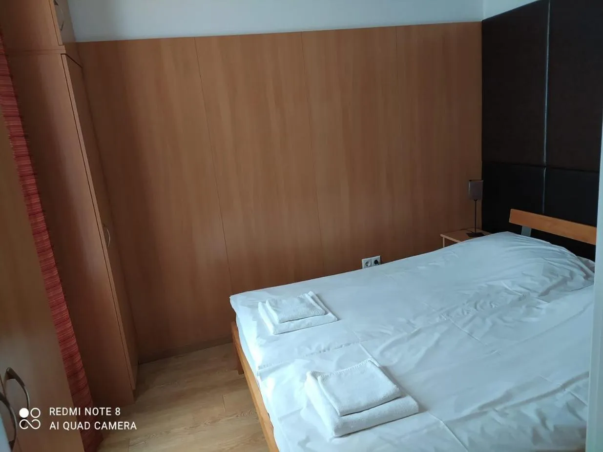 Bedroom, Bed in Campus Hotel