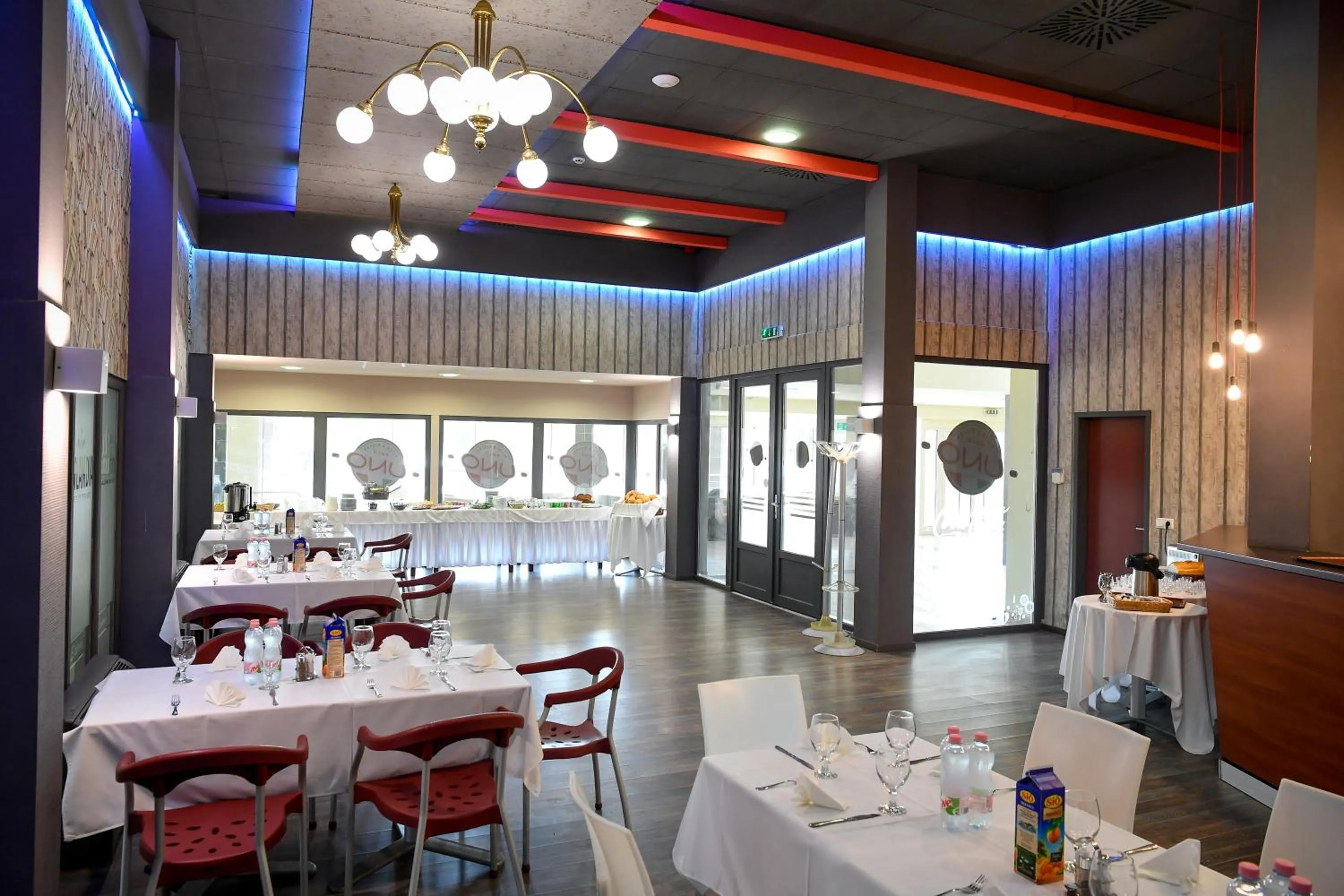 Restaurant/places to eat in Campus Hotel