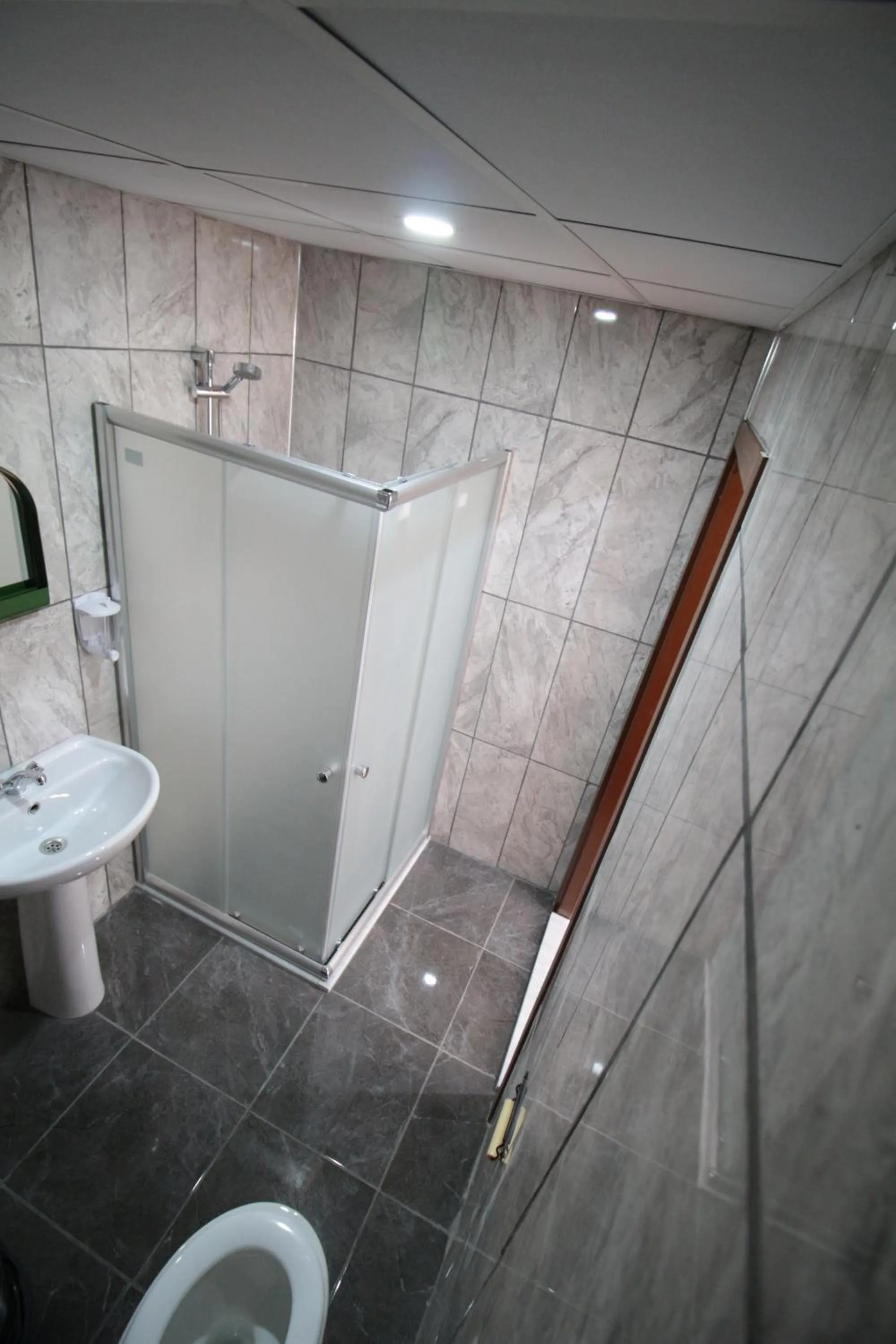 Shower in Deeps Hostel Eskişehir