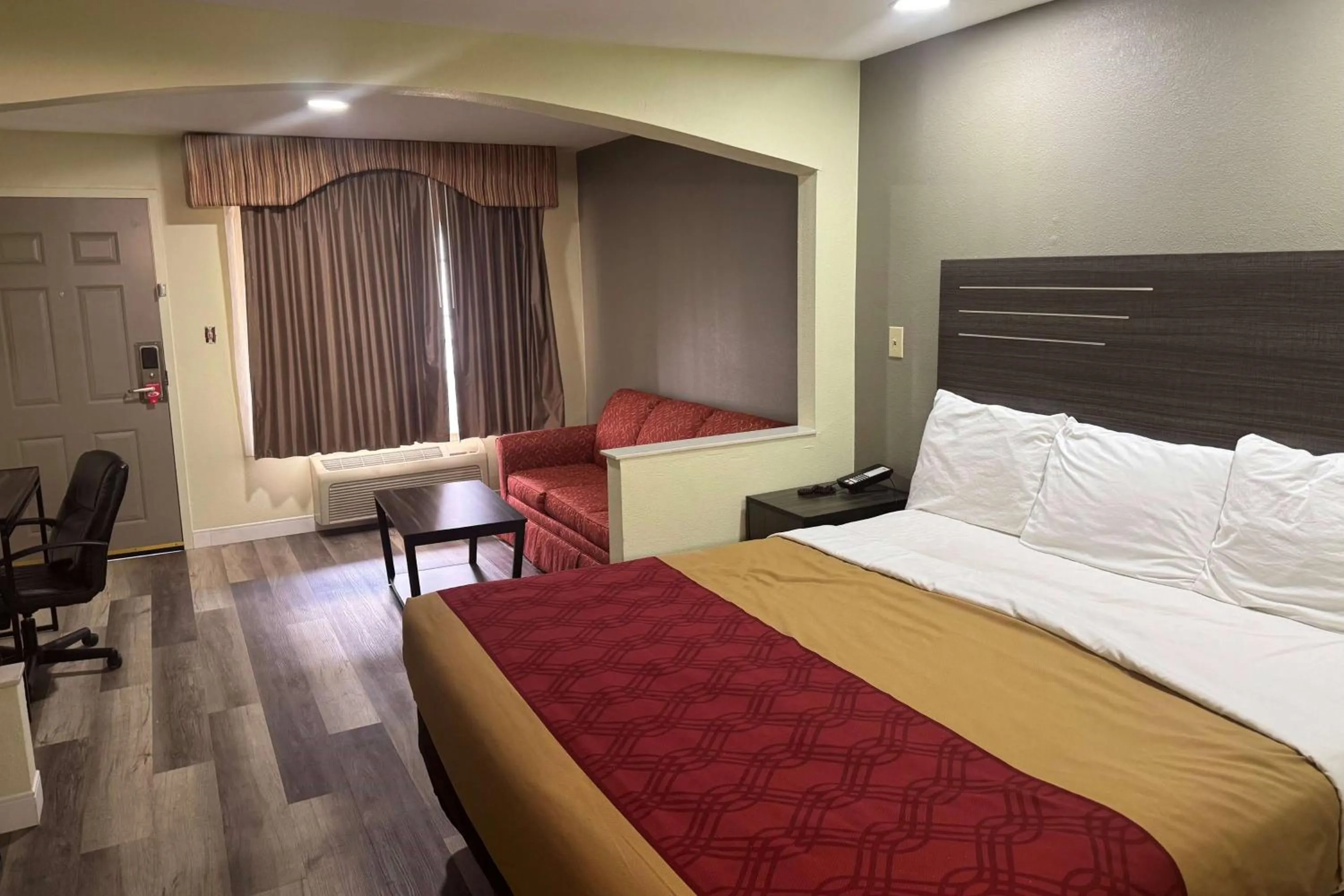 Photo of the whole room, Bed in Super 8 by Wyndham Jackson MS Near the Fairgrounds