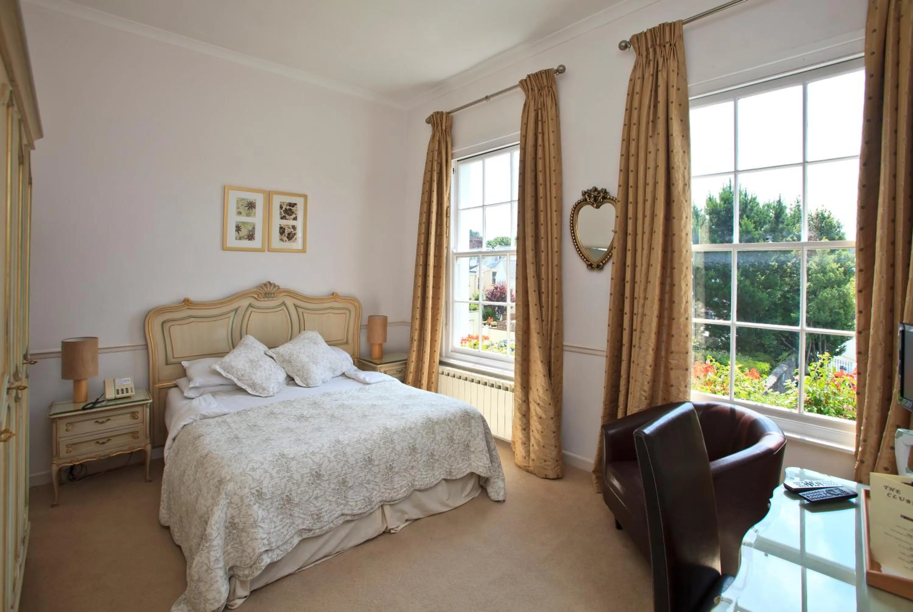 Bedroom, Bed in La Collinette Hotel, Cottages & Apartments