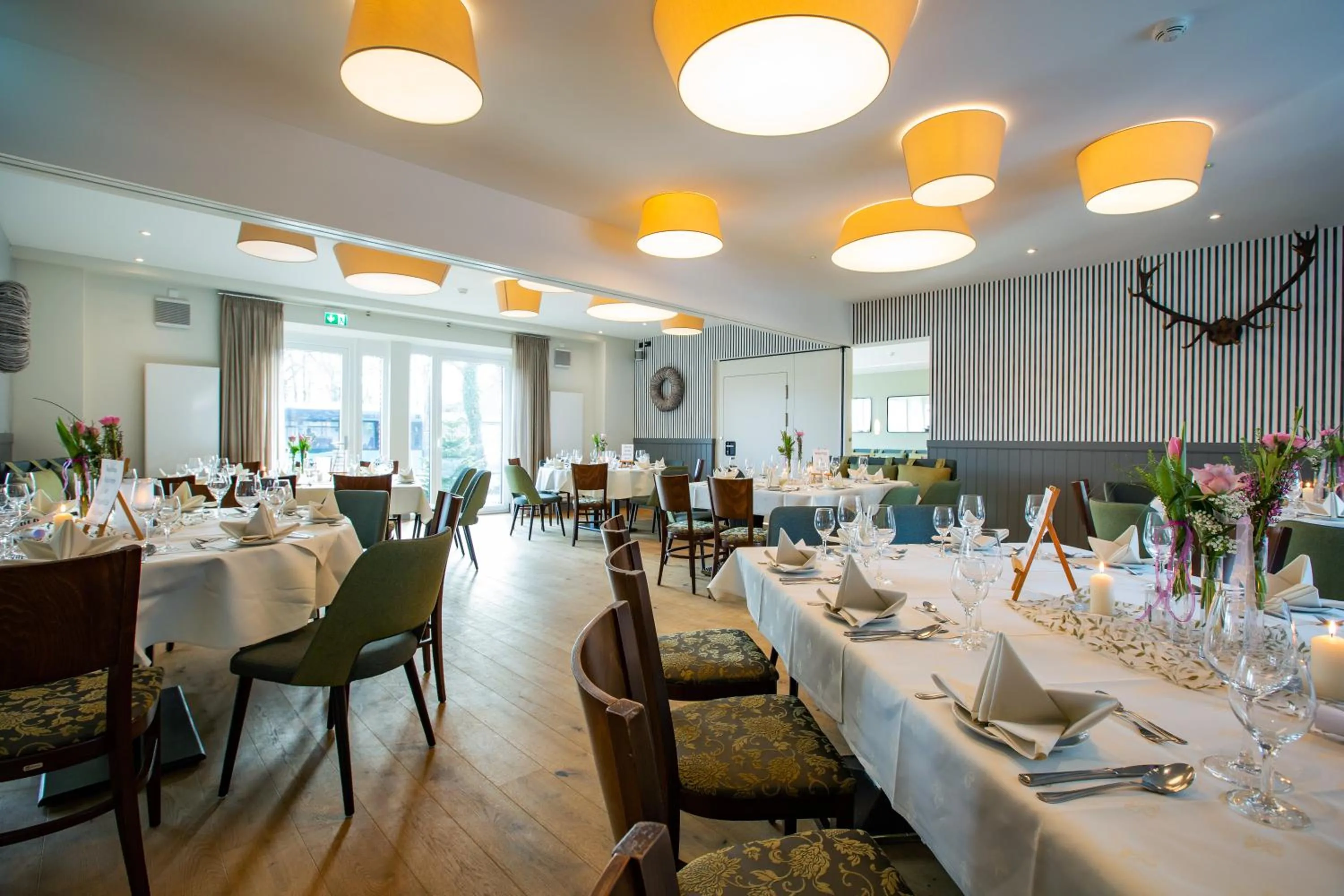 Restaurant/places to eat in Weinbek