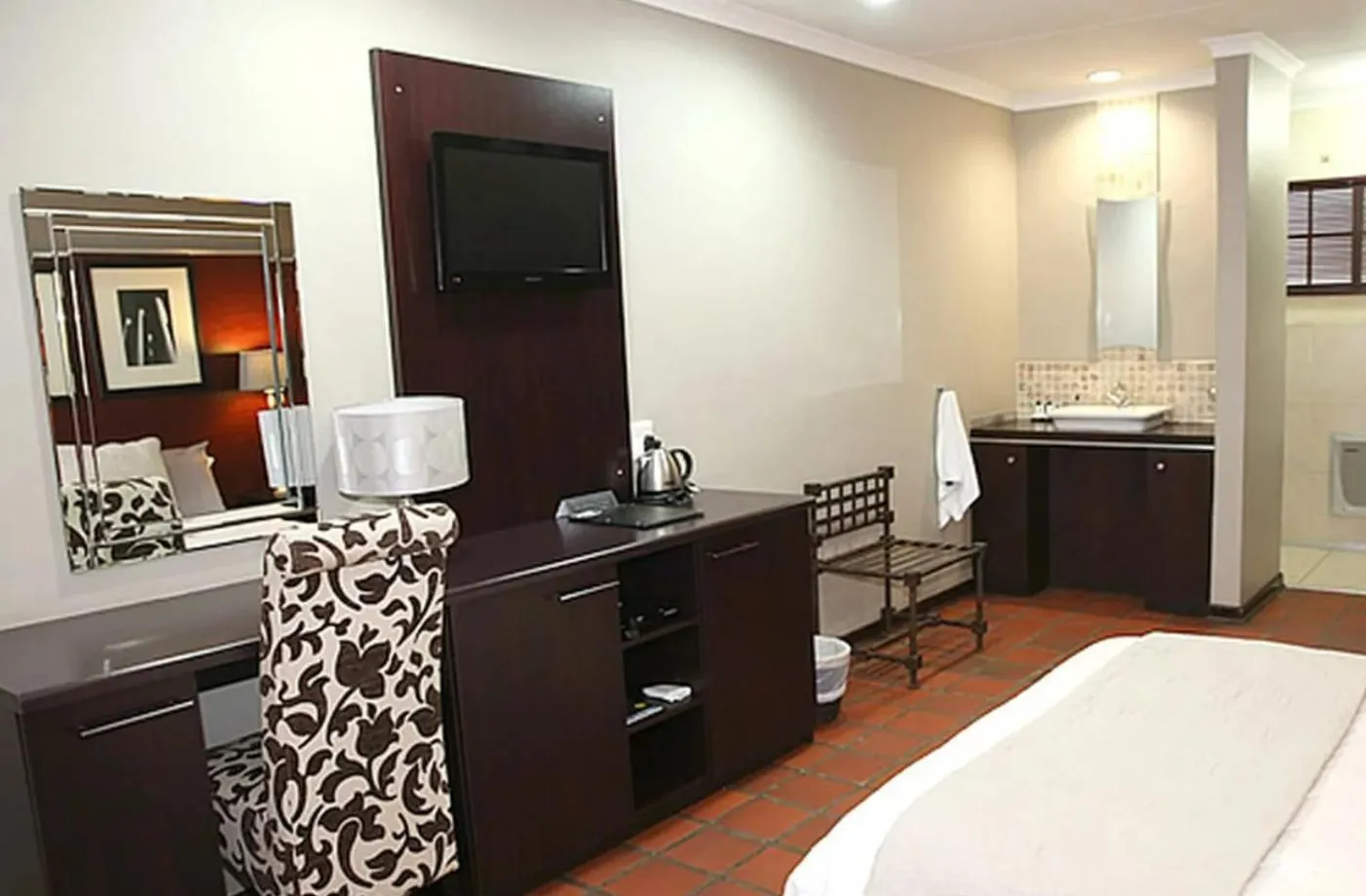 Bathroom, Bed in Kakamas Hotel