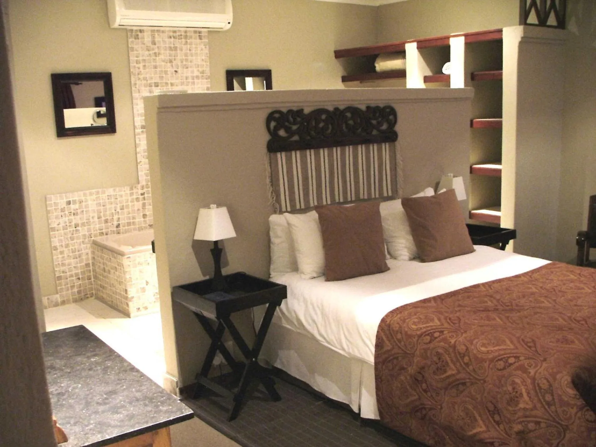 Photo of the whole room, Bed in Kakamas Hotel