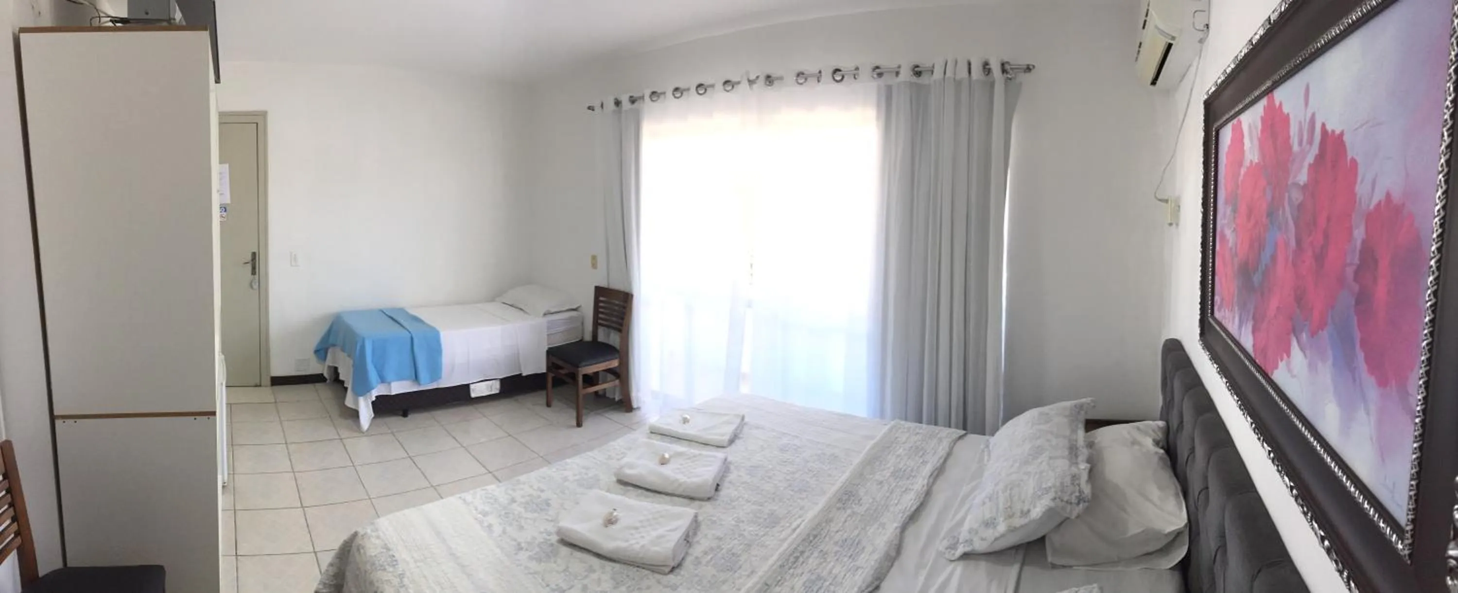 Bathroom, Bed in Vila Alaide Praia Hotel