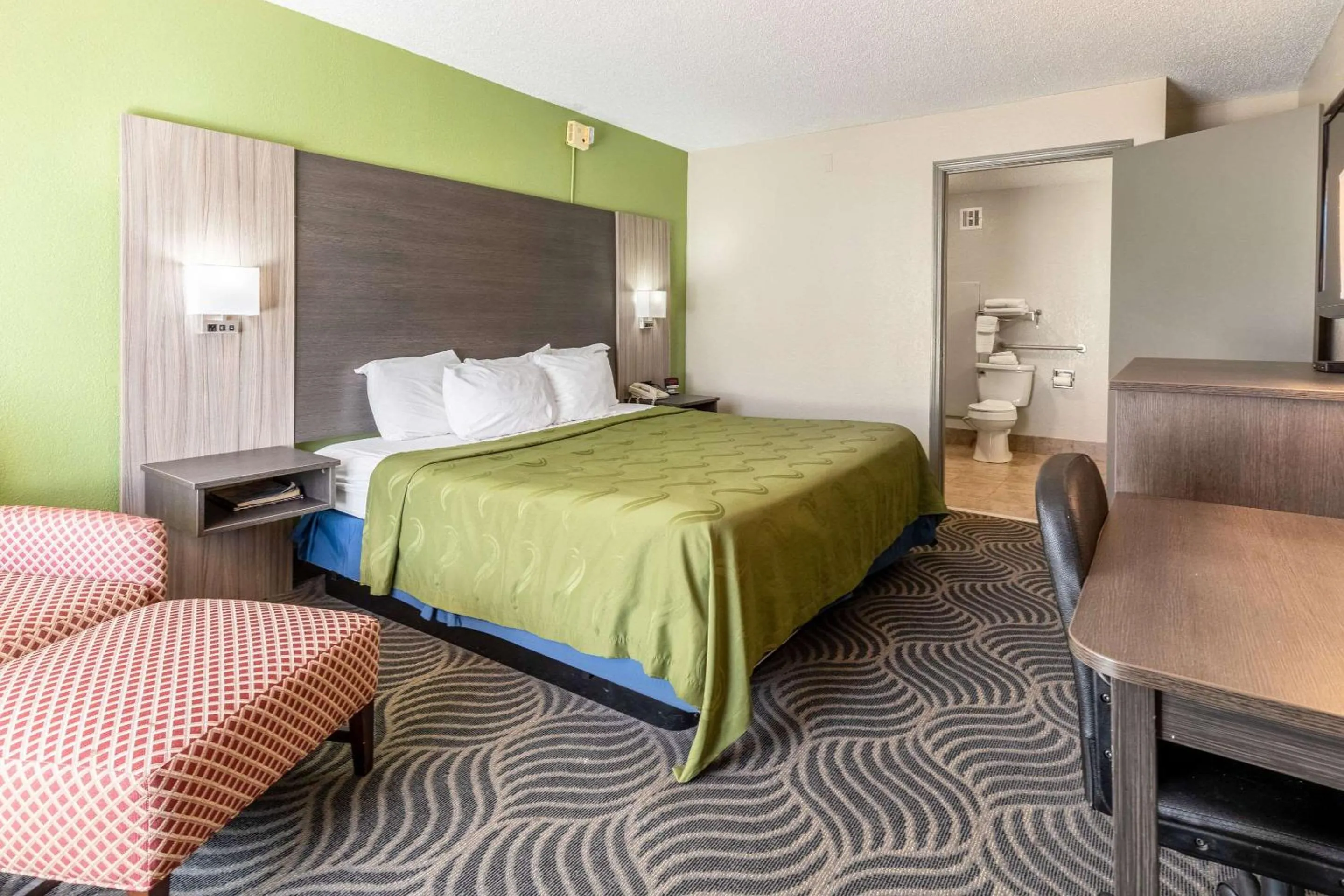 Photo of the whole room in Quality Inn Newport