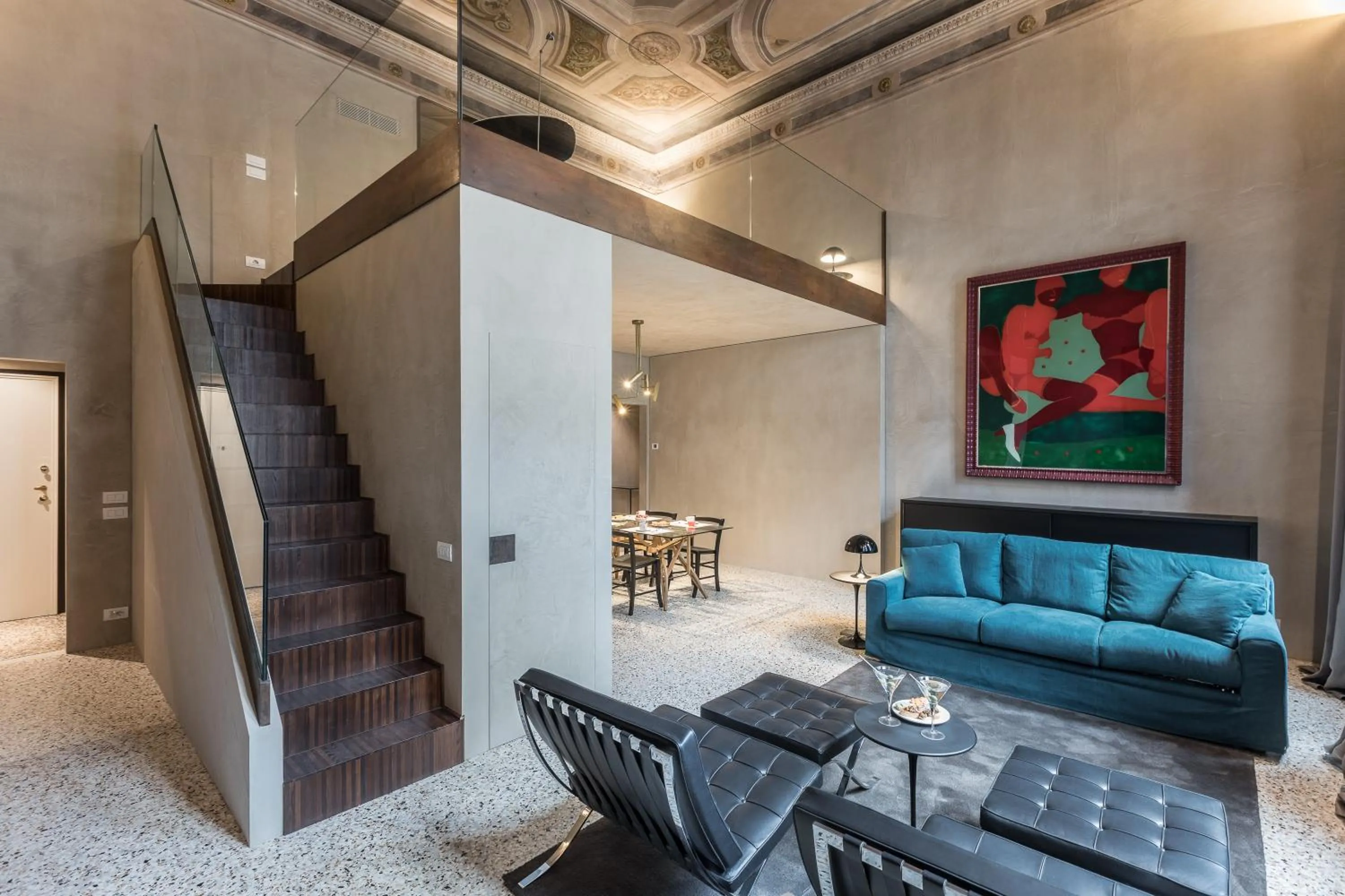 Exquisite Pied-à-Terre with Balcony and Canal View