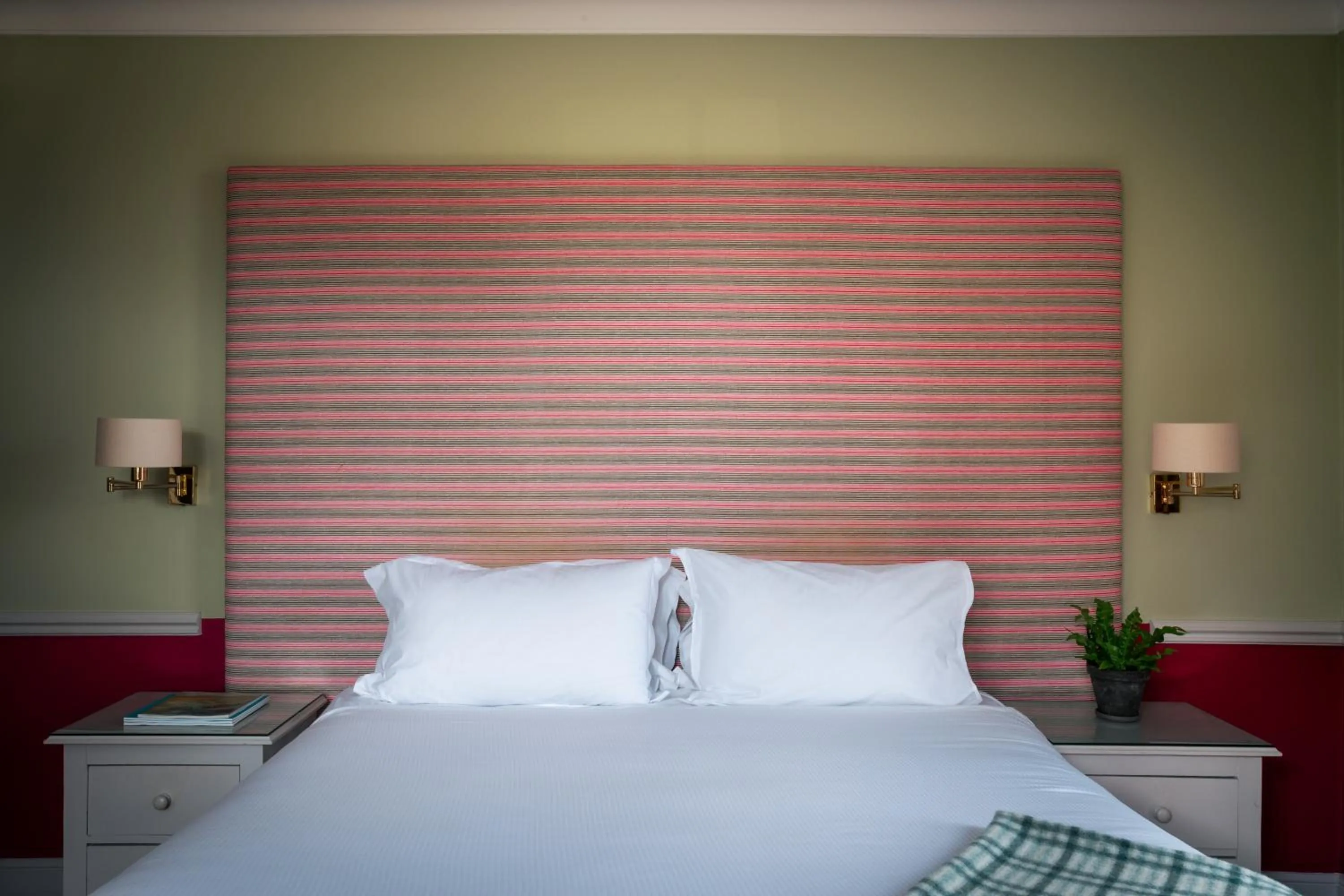 Bedroom, Bed in The Fell Hotel