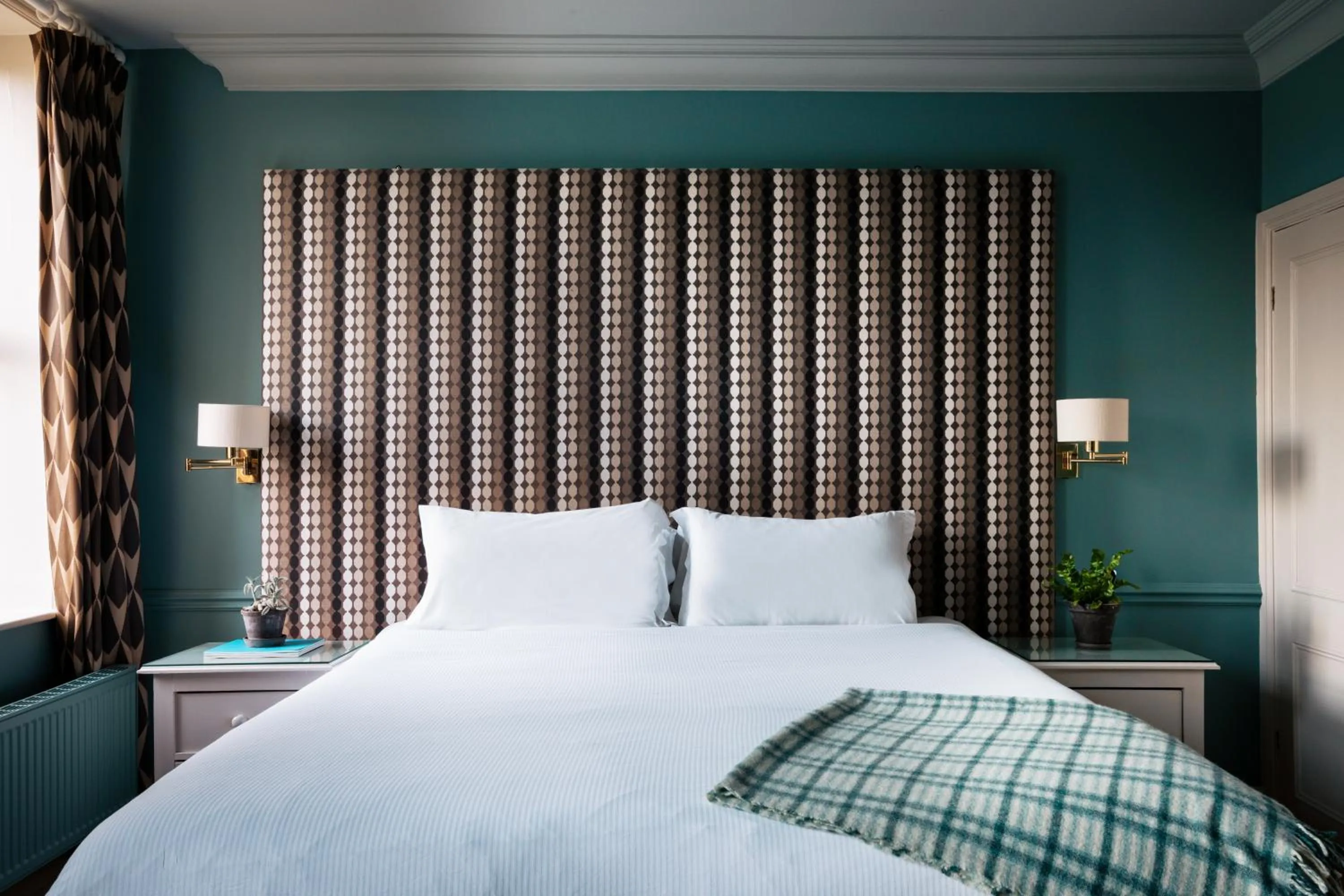 Bedroom, Bed in The Fell Hotel