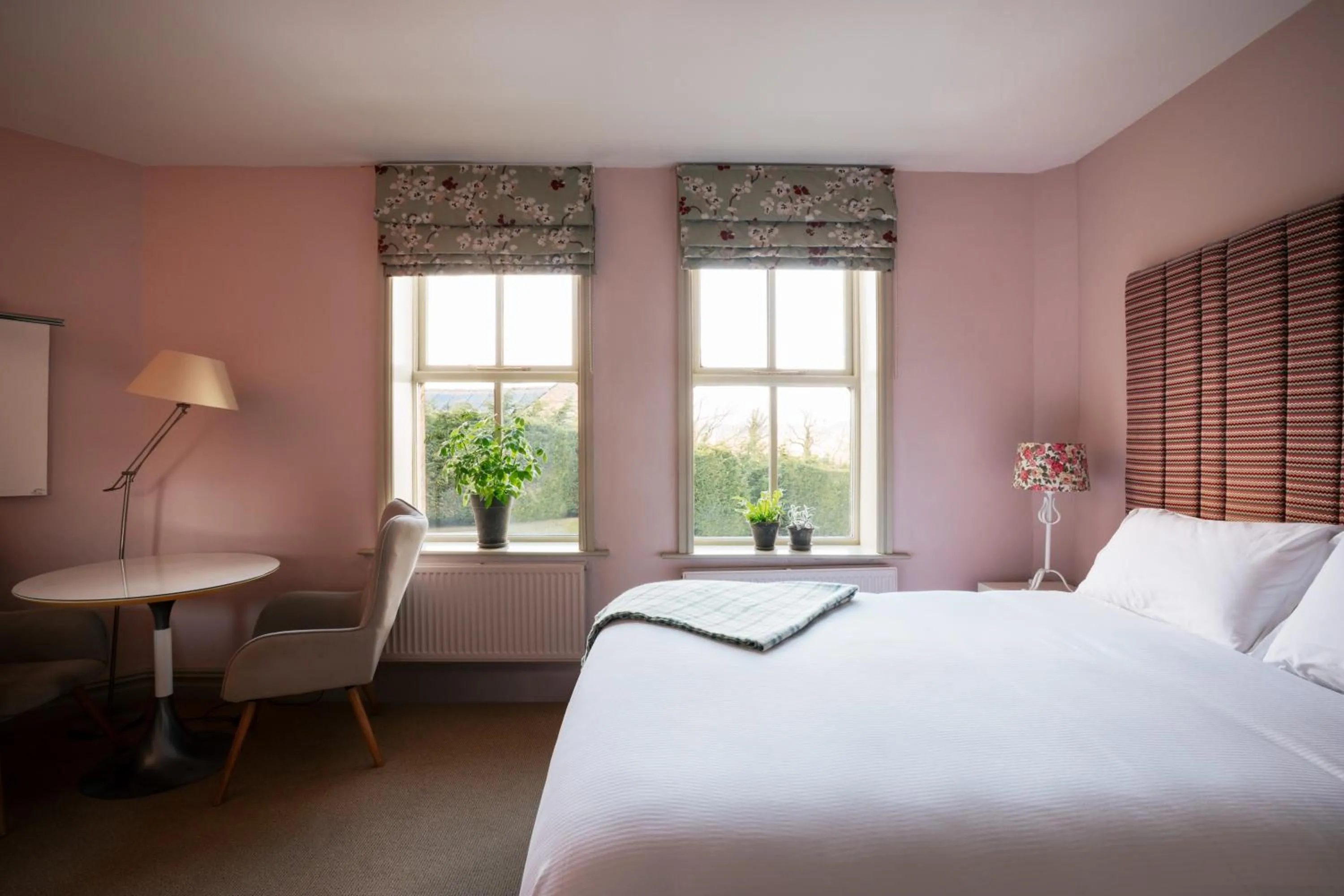 Bedroom, Bed in The Fell Hotel