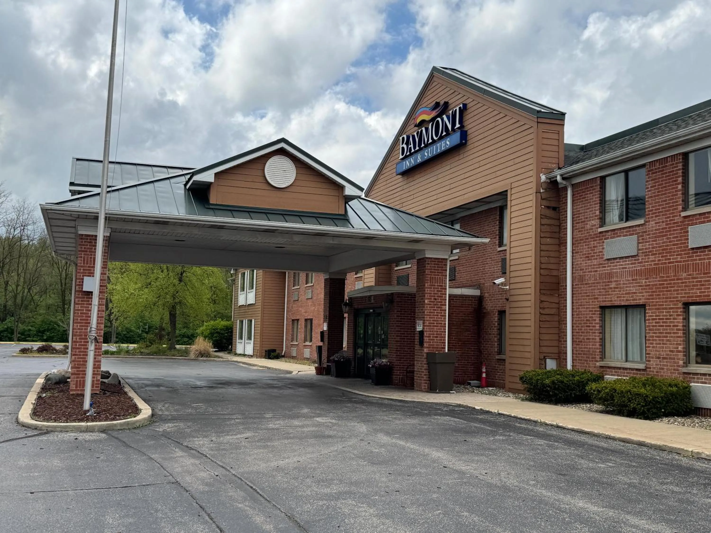 Property building in Baymont by Wyndham Mishawaka South Bend Area