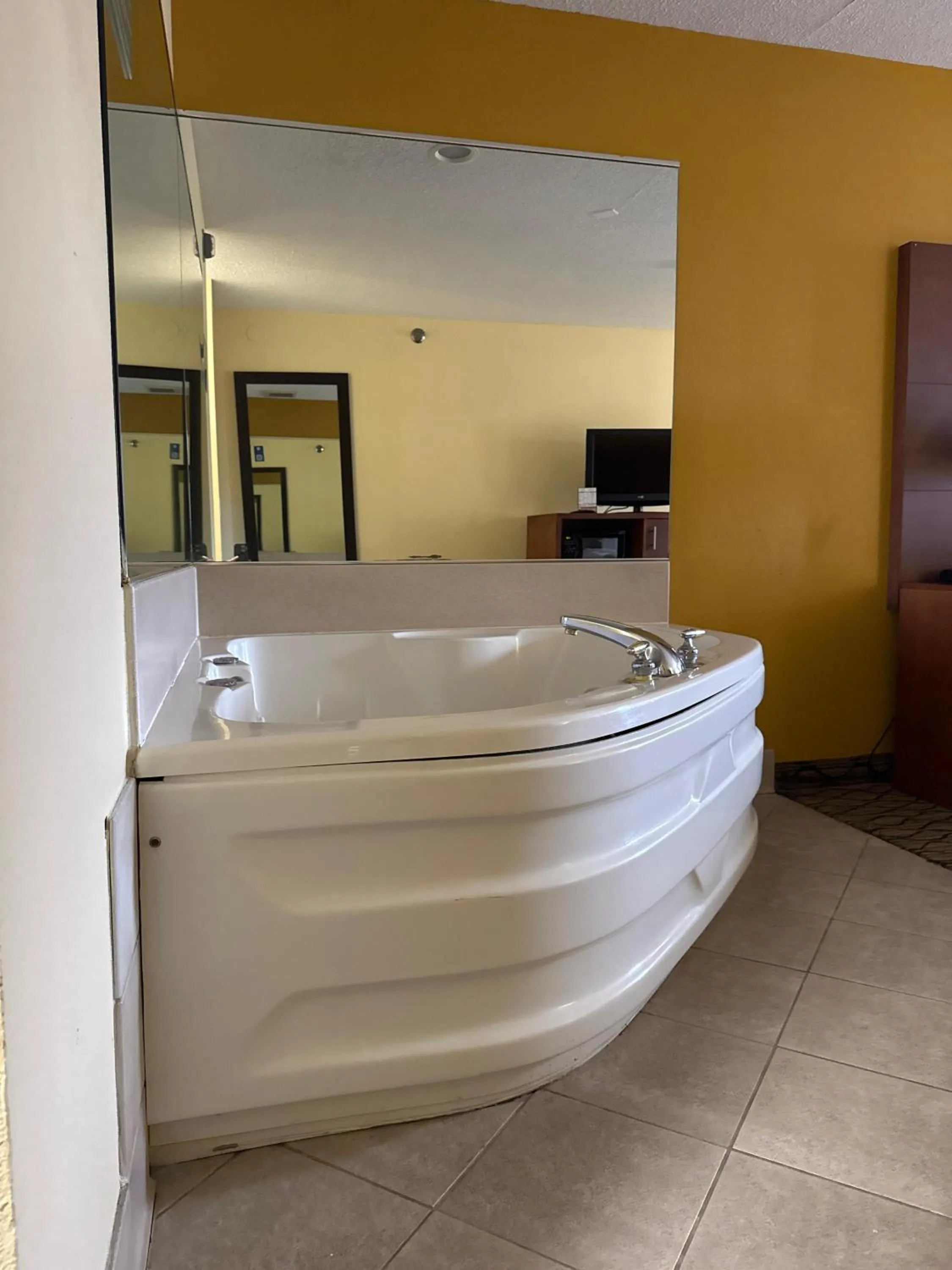 Baymont by Wyndham Mishawaka South Bend Area