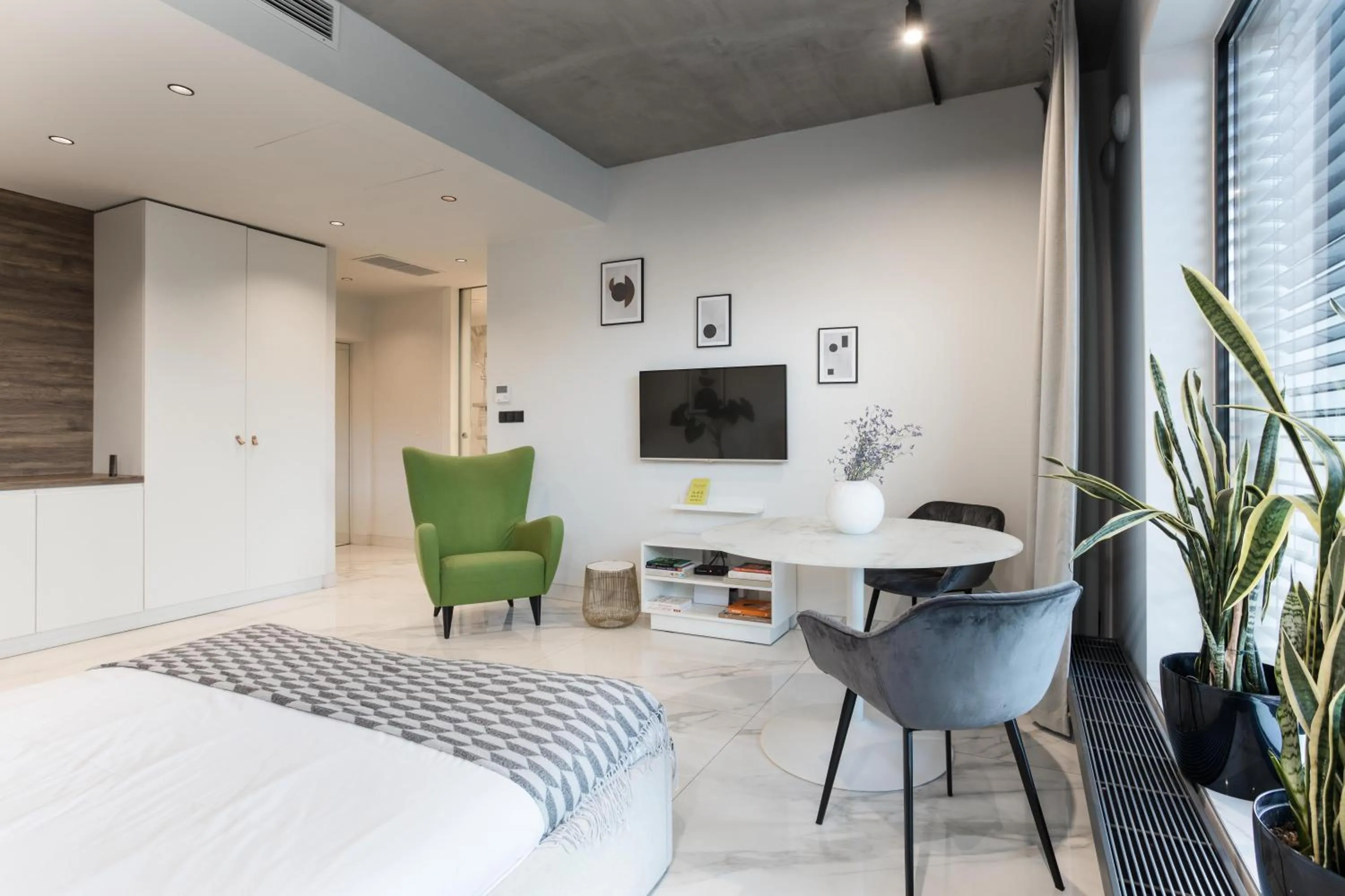 TV and multimedia, Bed in Centro Design Apartments - Półwiejska