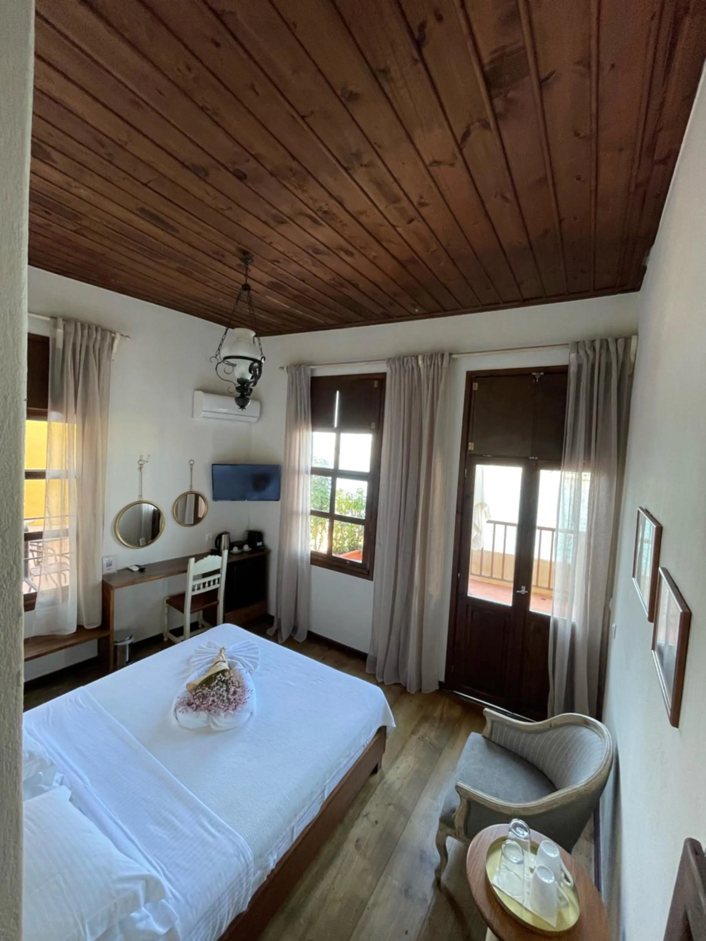 Photo of the whole room in Captain Vasilis Hotel