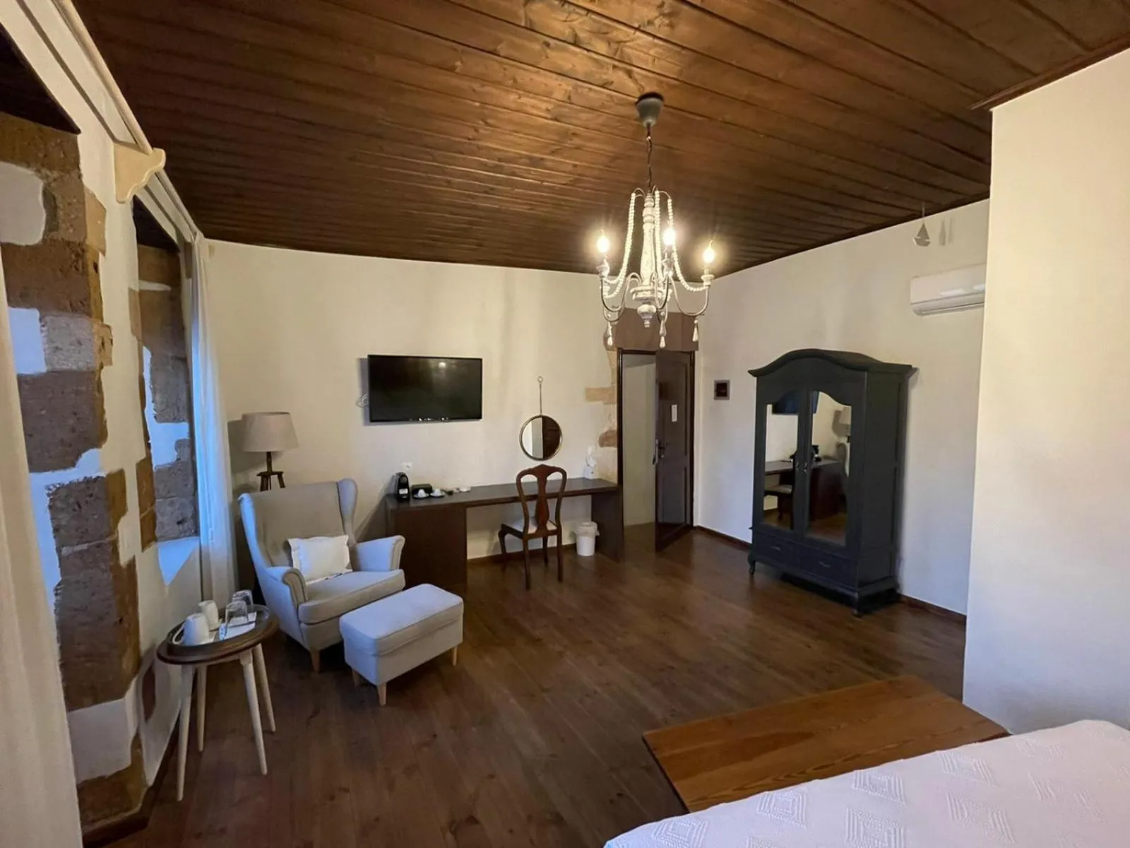 Photo of the whole room in Captain Vasilis Hotel