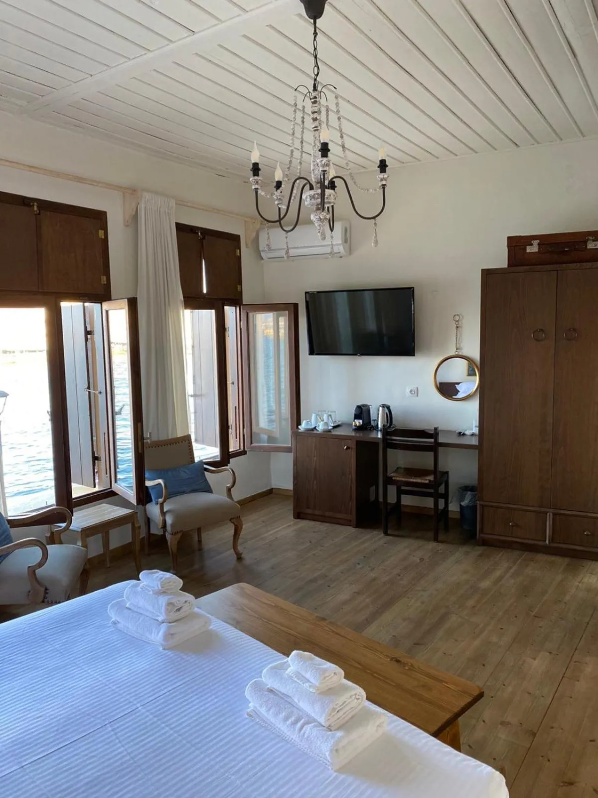 Photo of the whole room in Captain Vasilis Hotel