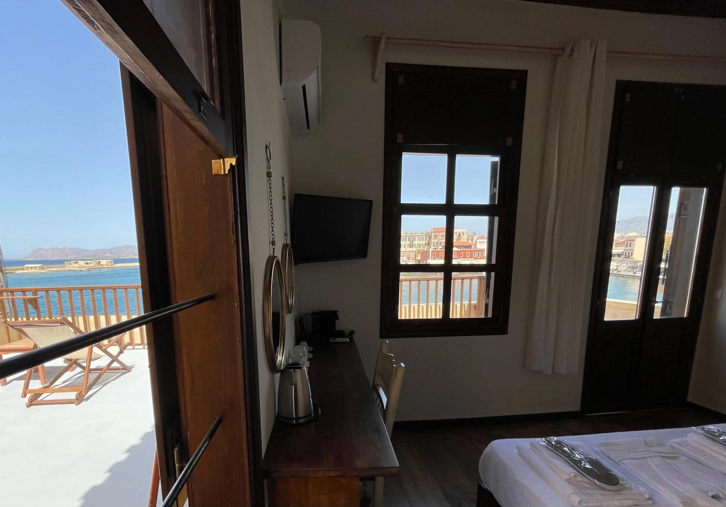 Photo of the whole room in Captain Vasilis Hotel