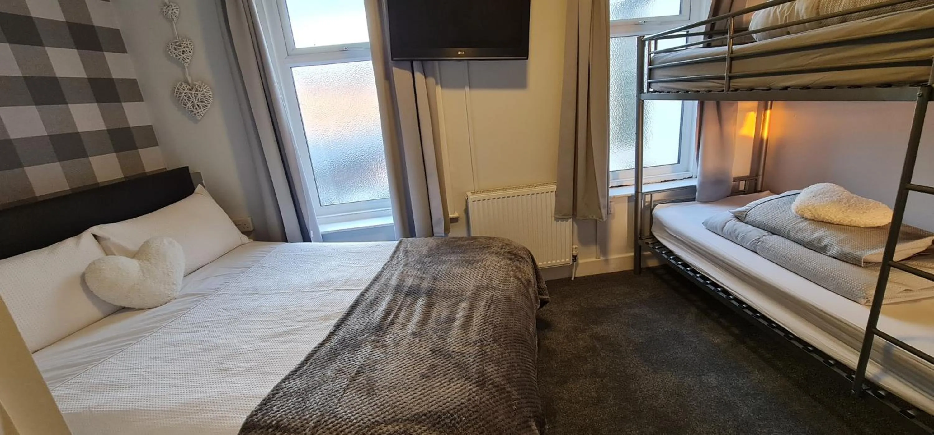 Bedroom, Bed in Ocean Bay