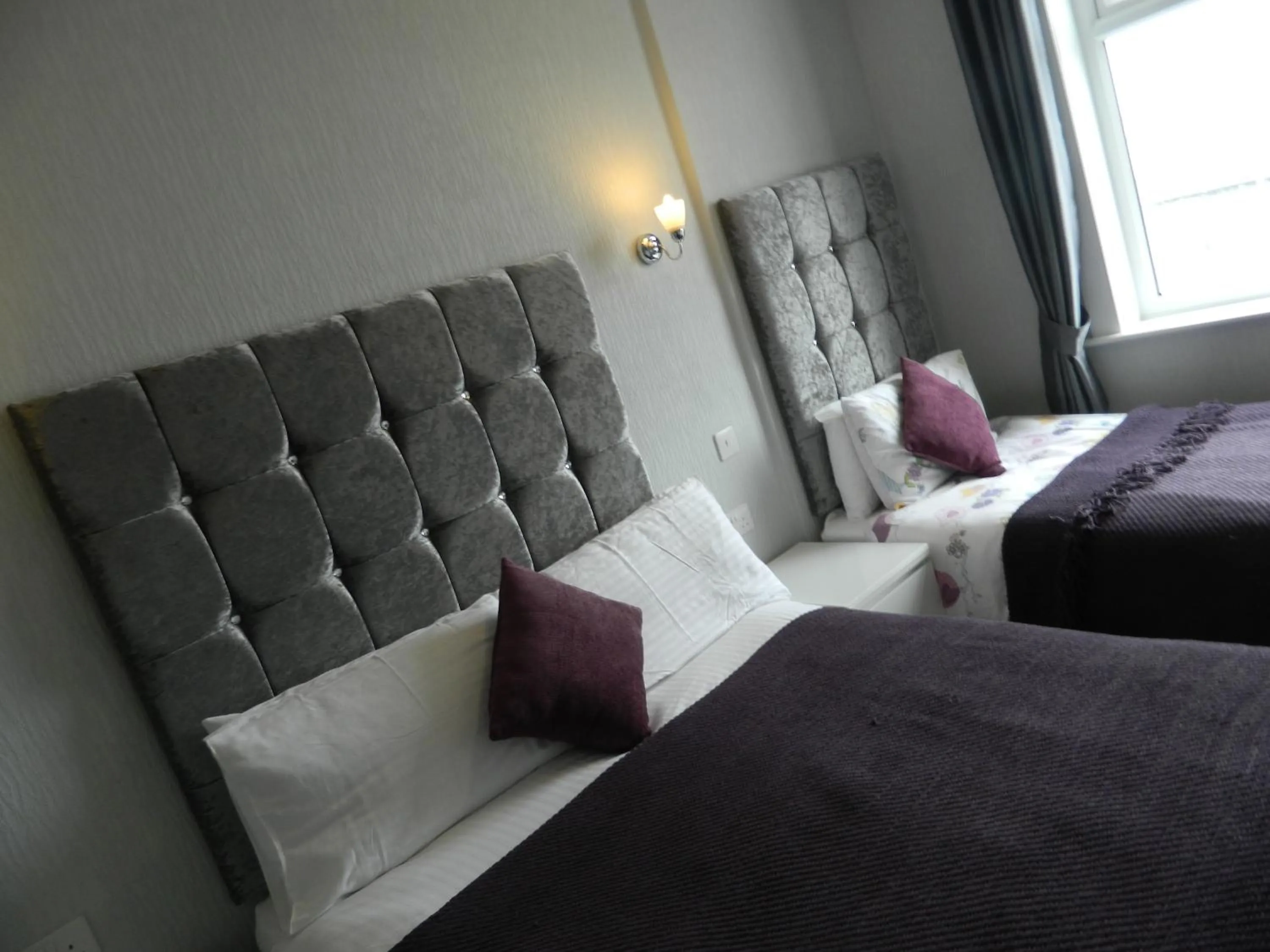 Bathroom, Bed in Ocean Bay