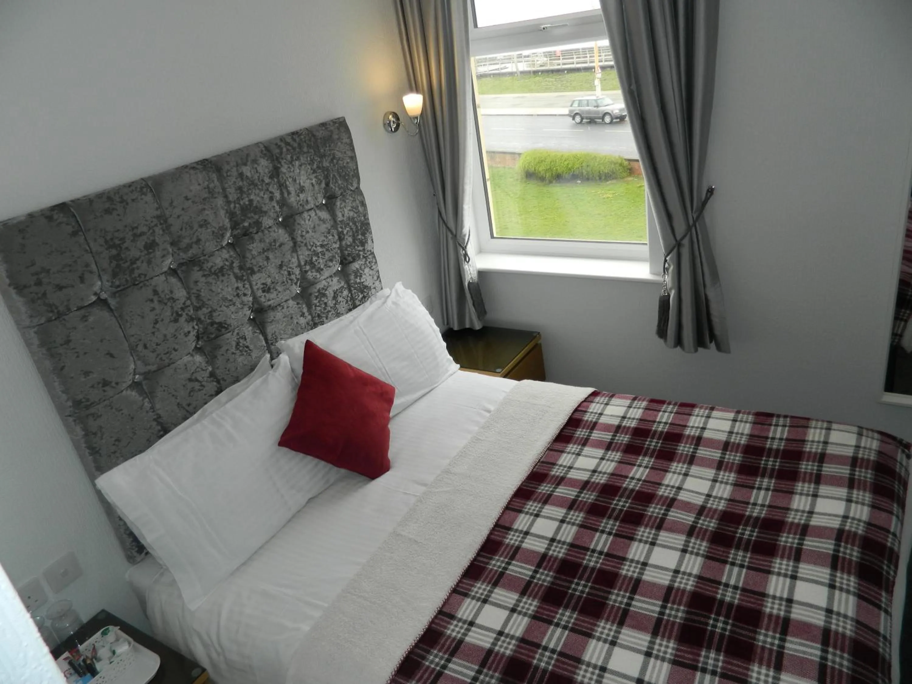 Bedroom, Bed in Ocean Bay