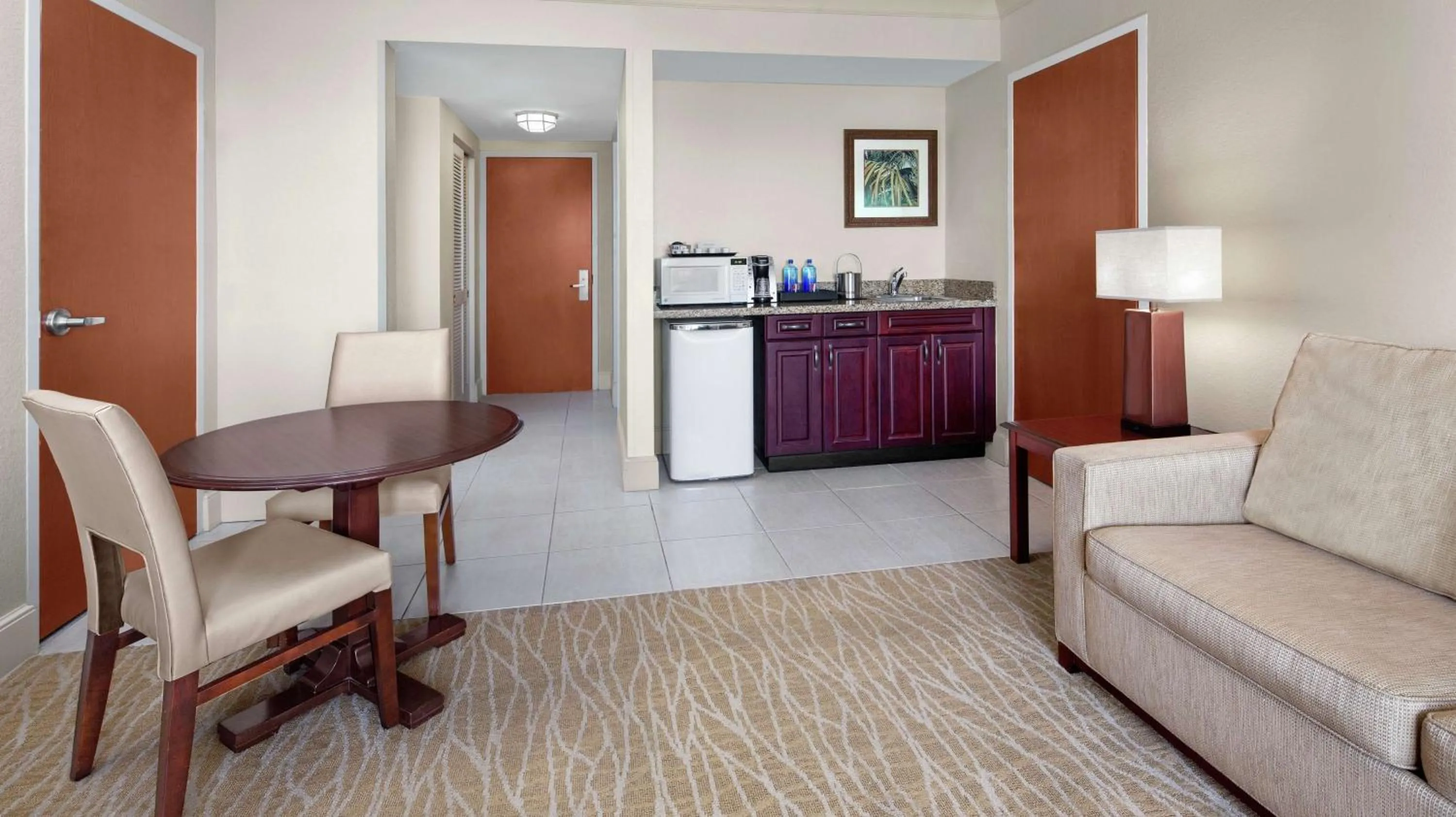 Living room in DoubleTree by Hilton Sunrise - Sawgrass Mills