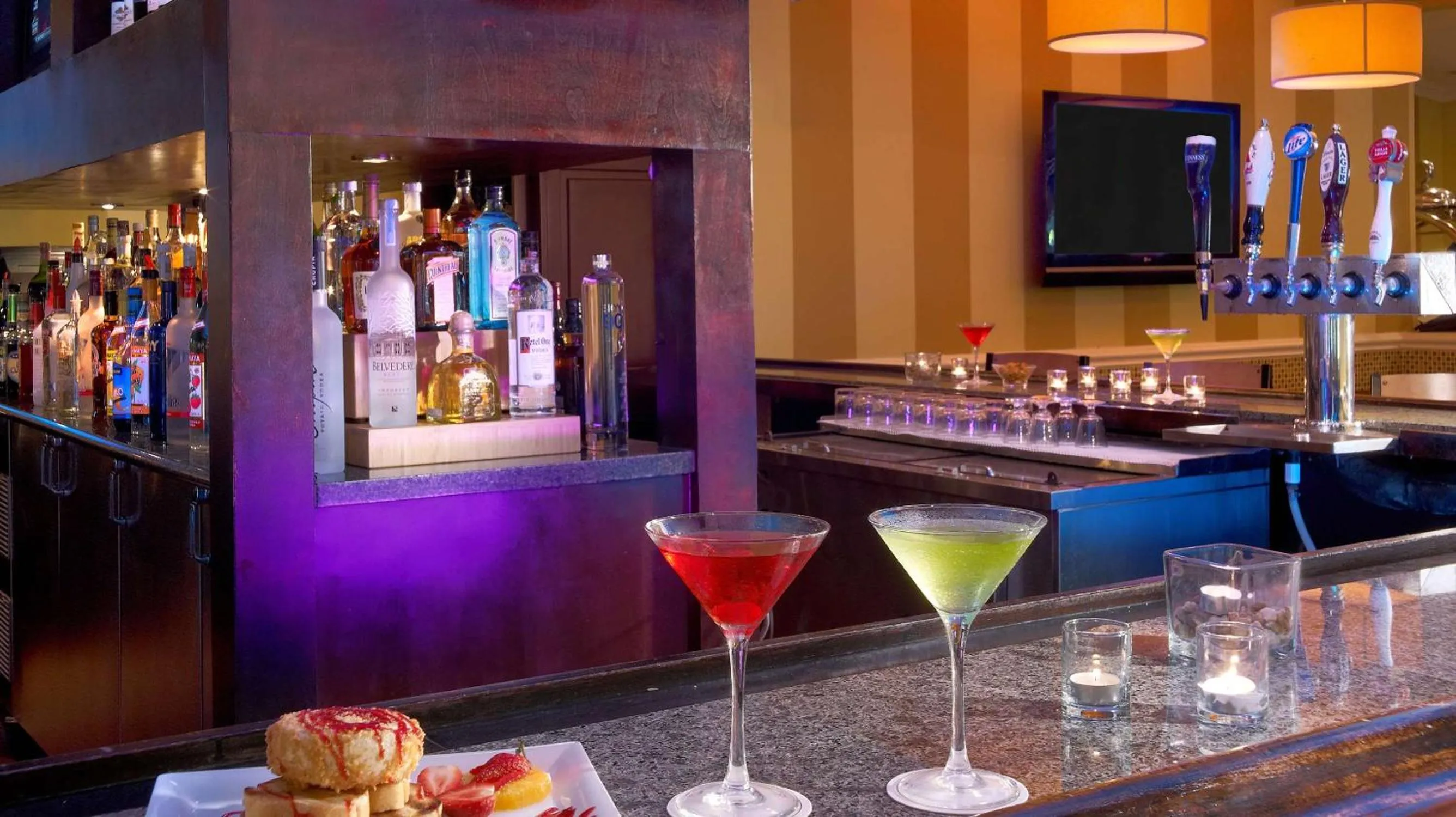 Lounge or bar in DoubleTree by Hilton Sunrise - Sawgrass Mills