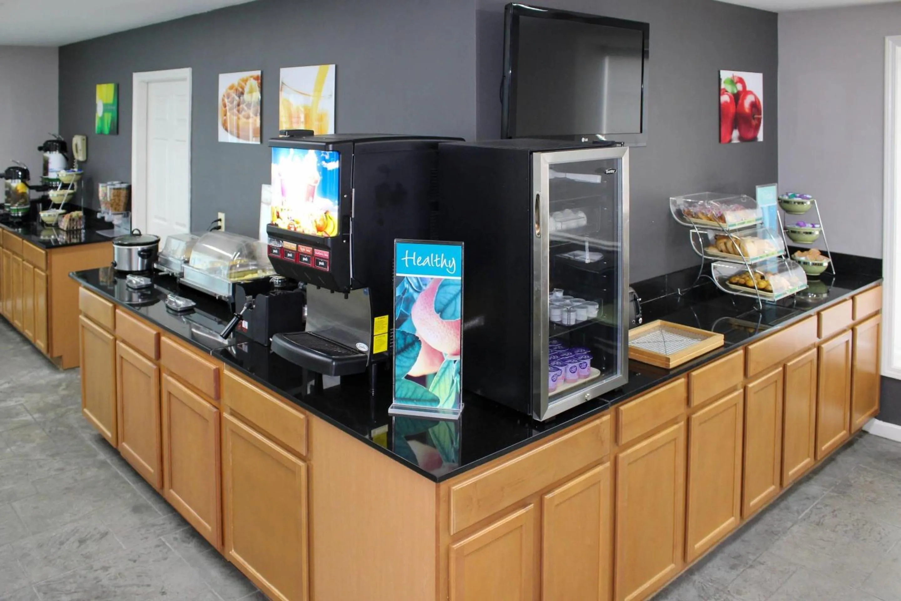 Breakfast in Quality Inn Crossville Near Cumberland Mountain State Park