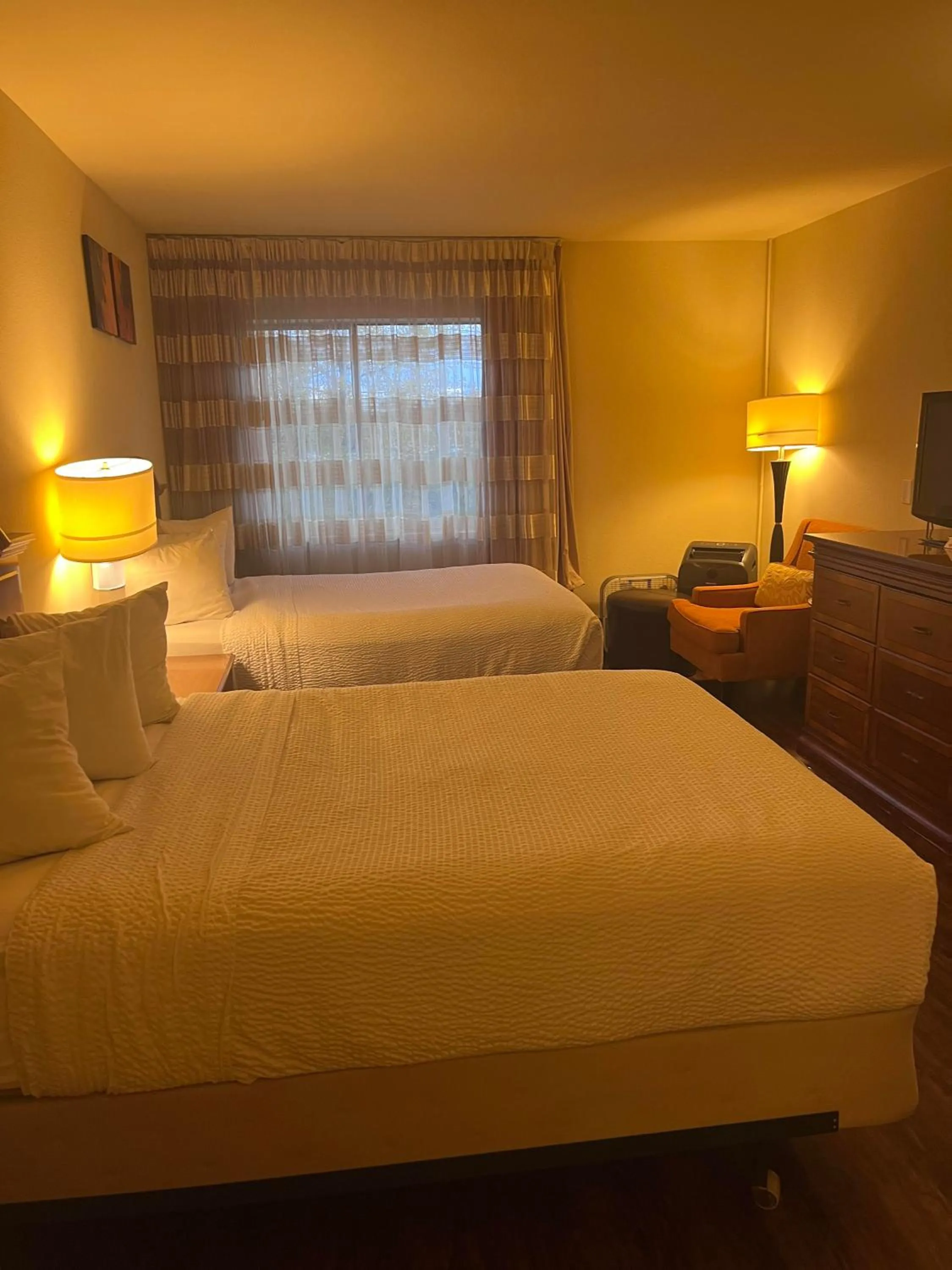 Bed in Ramada Downtown by Wyndham Anchorage