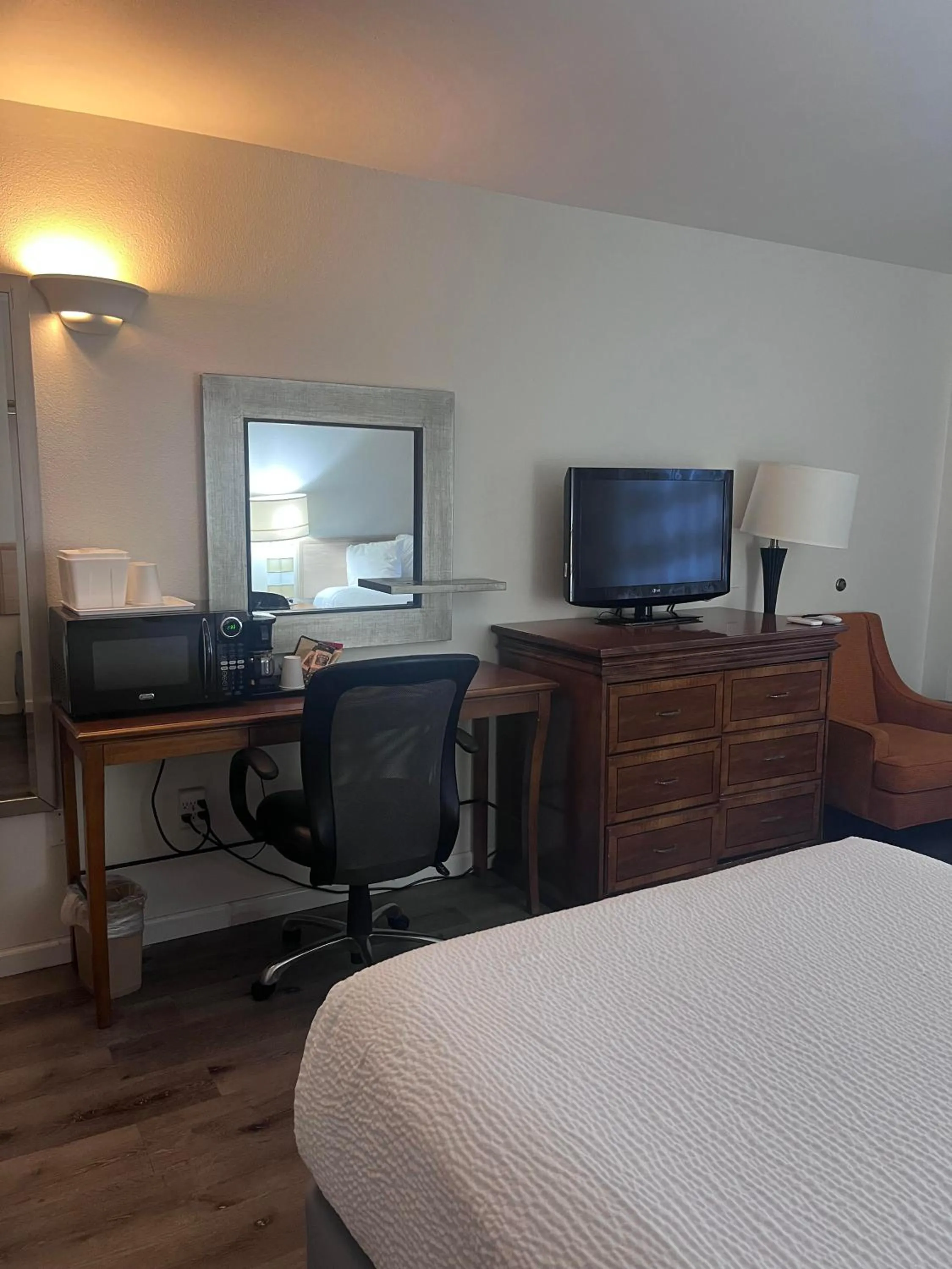Bed in Ramada Downtown by Wyndham Anchorage